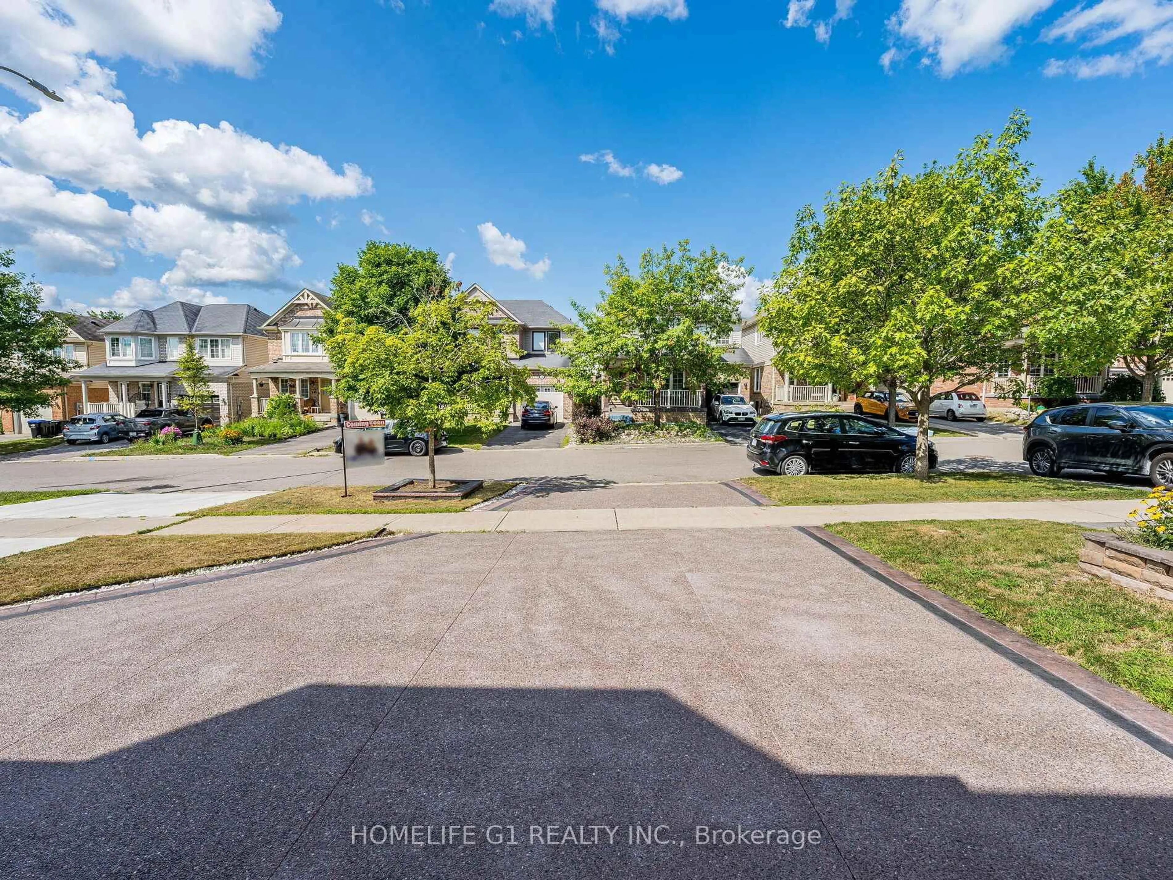 A pic from outside/outdoor area/front of a property/back of a property/a pic from drone, street for 23 Davidson Dr, New Tecumseth Ontario L9R 0E4