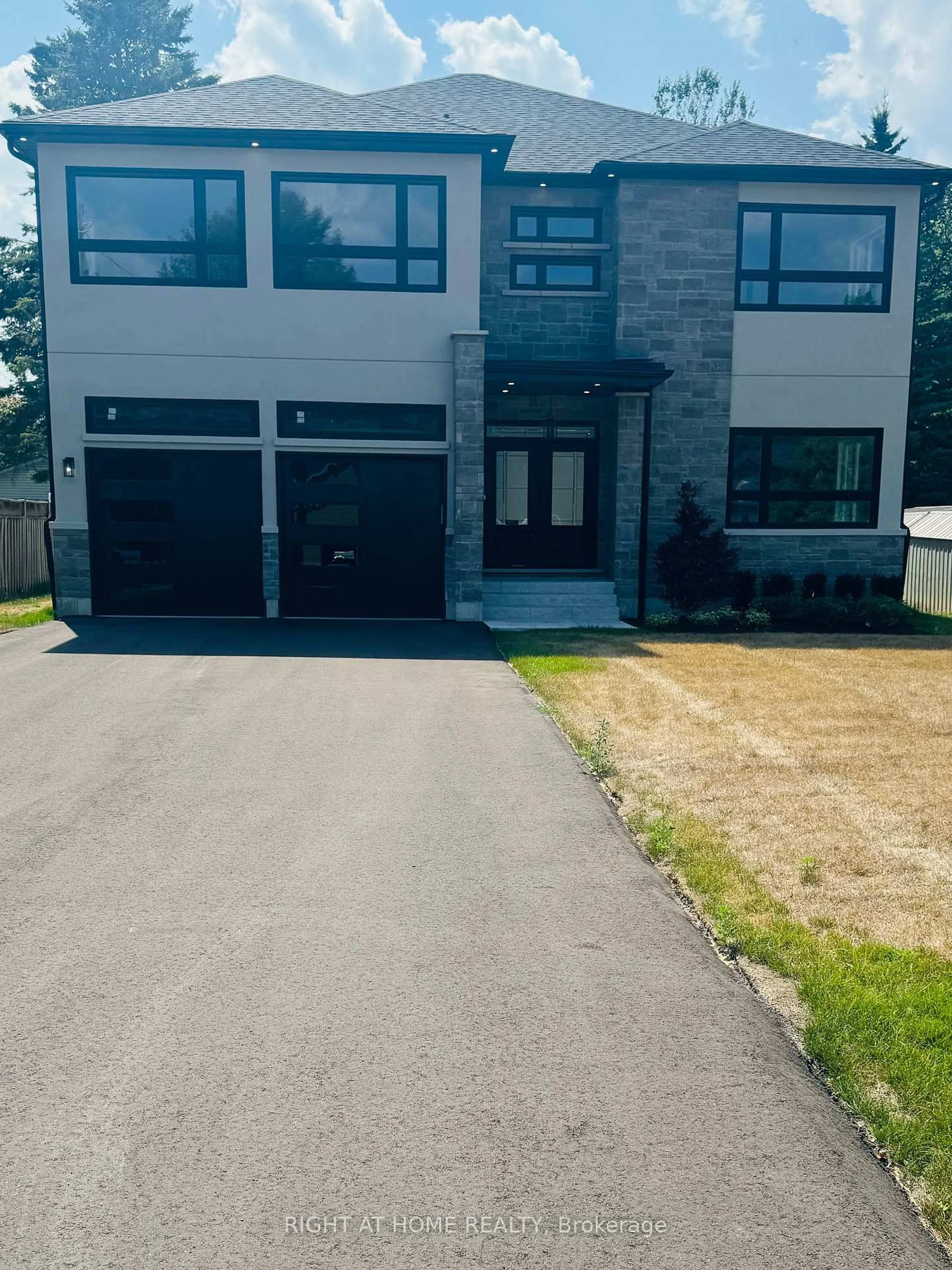 A pic from outside/outdoor area/front of a property/back of a property/a pic from drone, street for 1012 Ferrier Ave, Innisfil Ontario L0L 1W0