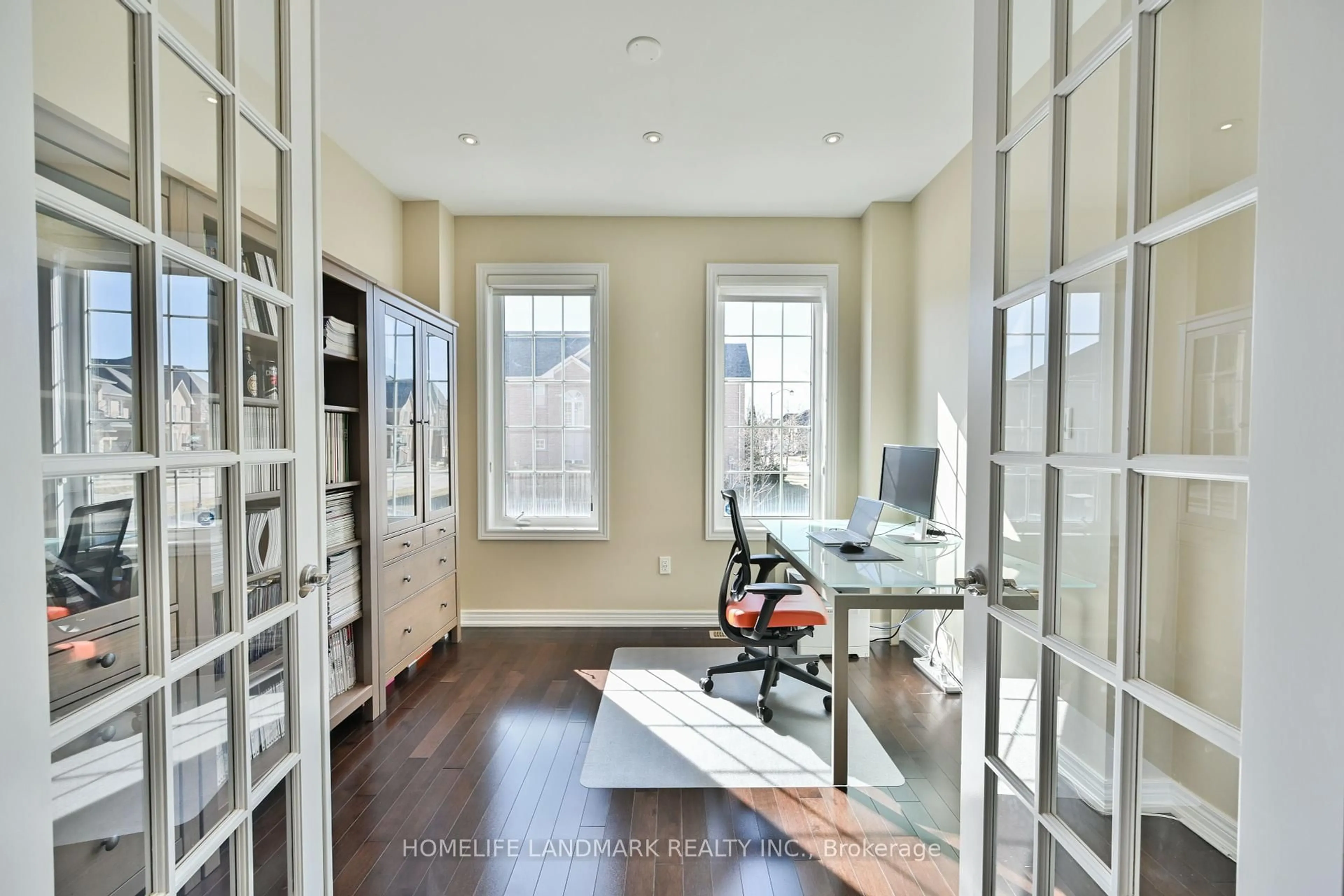Indoor entryway for 32 Brightside Ave, Richmond Hill Ontario L4E 0P6