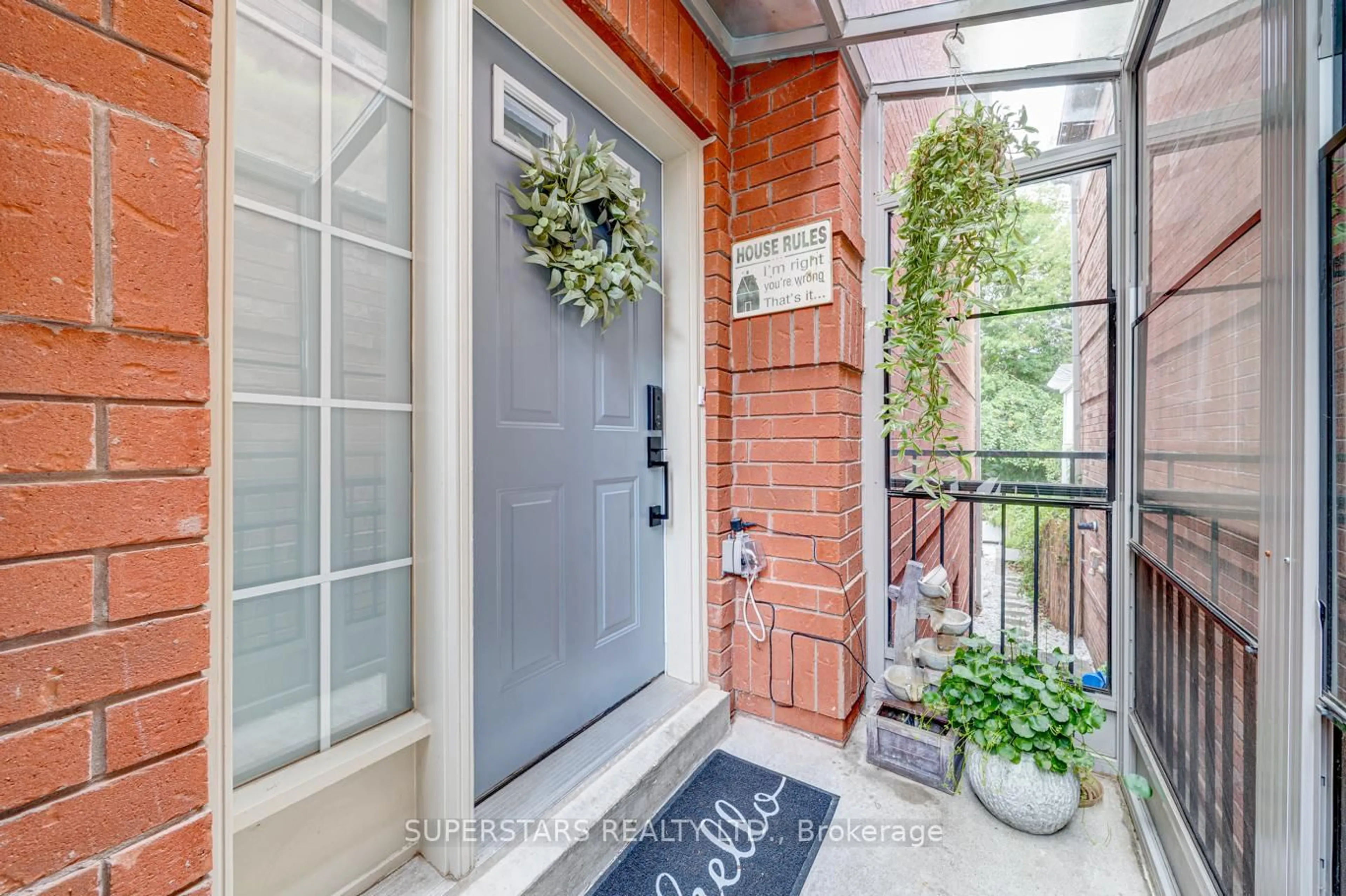 Indoor entryway for 30 Crispin Crt, Markham Ontario L3R 4G6