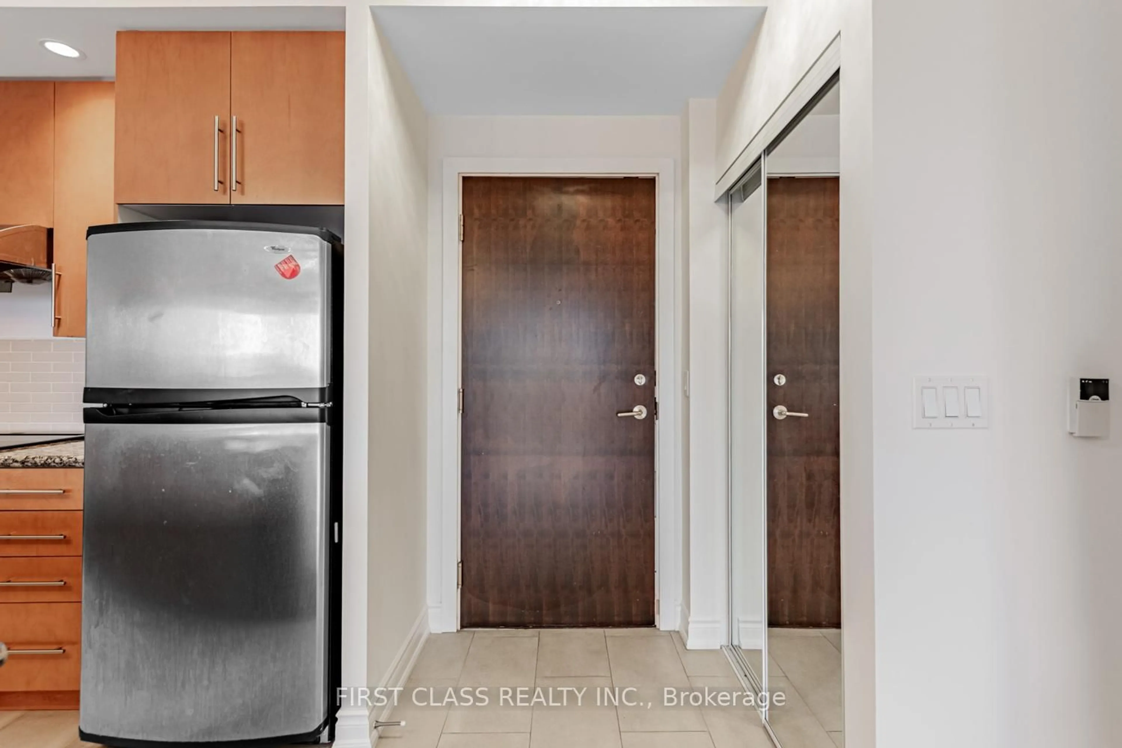 Indoor entryway for 23 Cox Blvd #1685, Markham Ontario L3R 7Z9