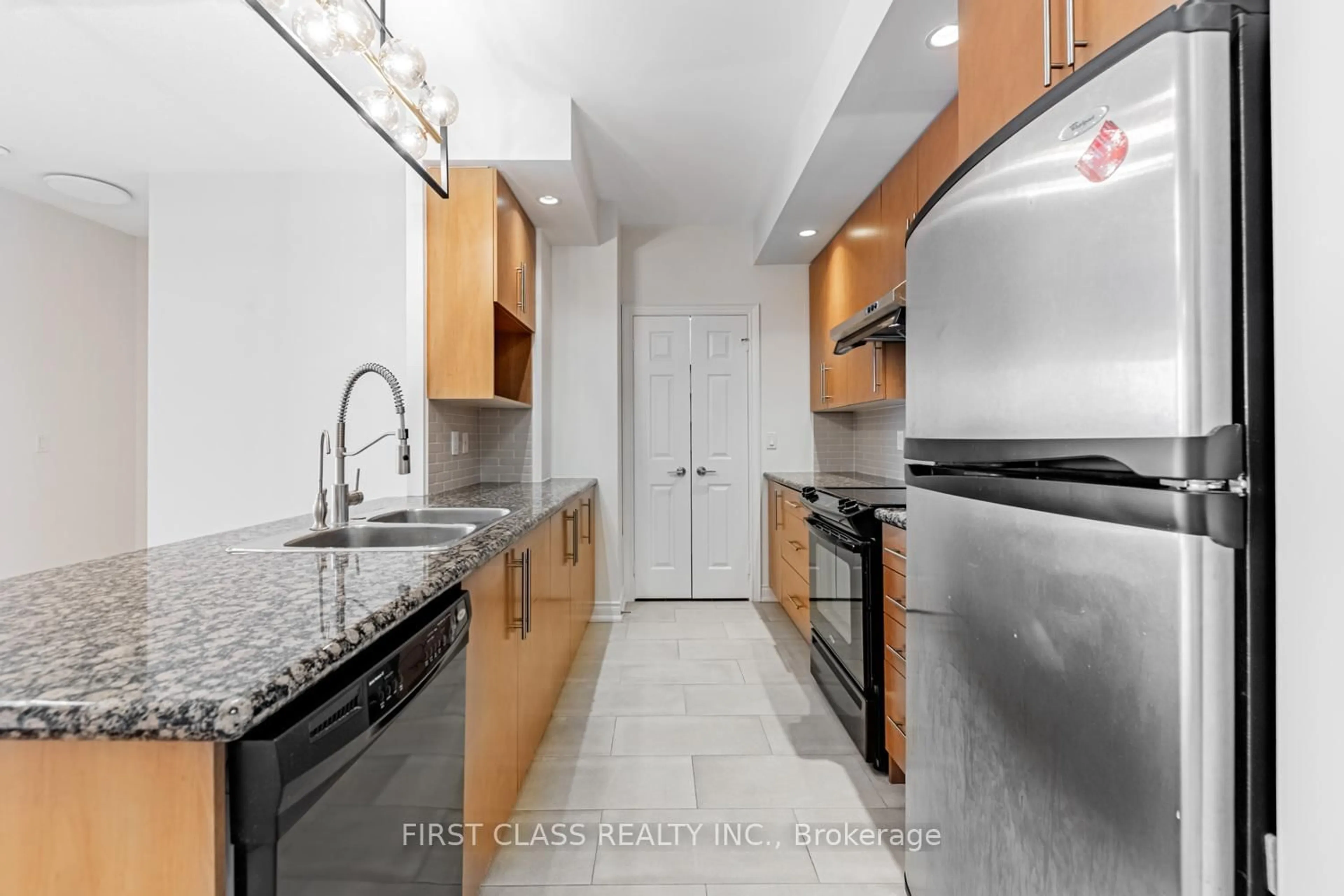 Standard kitchen, ceramic/tile floor for 23 Cox Blvd #1685, Markham Ontario L3R 7Z9