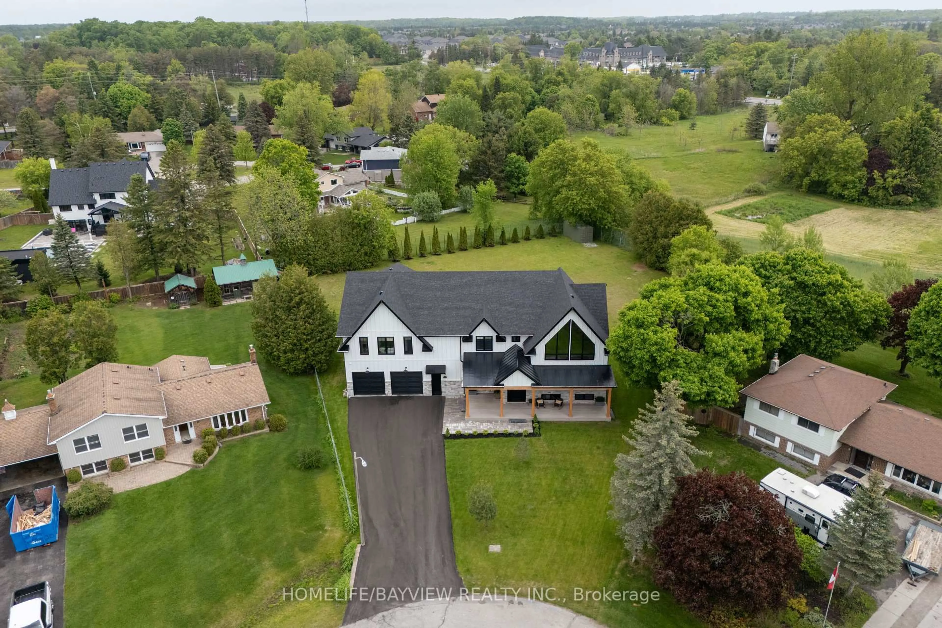 A pic from outside/outdoor area/front of a property/back of a property/a pic from drone, unknown for 17 Jasmine Cres, Whitchurch-Stouffville Ontario L4A 3H4