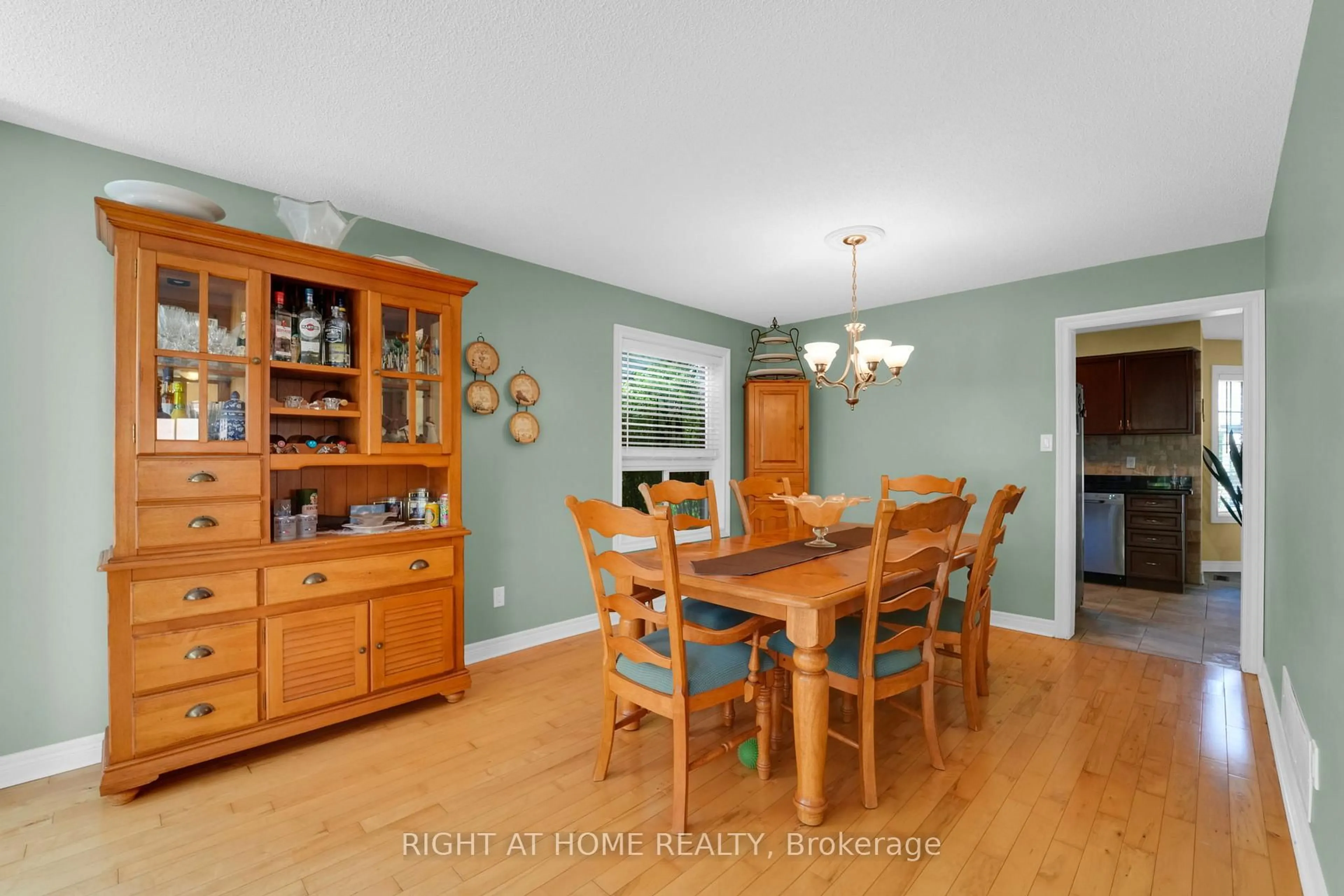 Dining room, unknown for 304 Rhodes Circ, Newmarket Ontario L3X 1V4