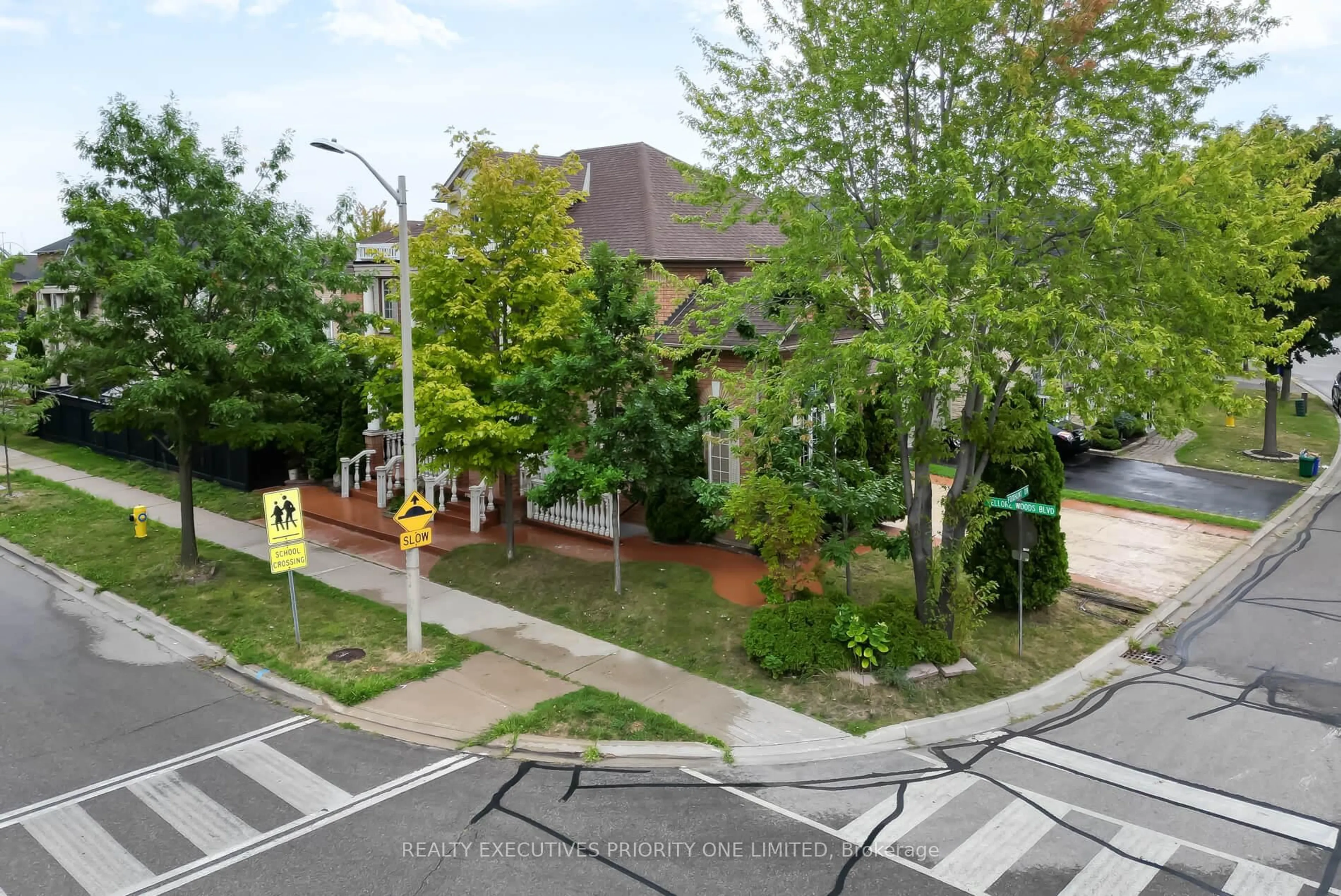 A pic from outside/outdoor area/front of a property/back of a property/a pic from drone, street for 2 Foxhunt Dr, Vaughan Ontario L4H 2K8