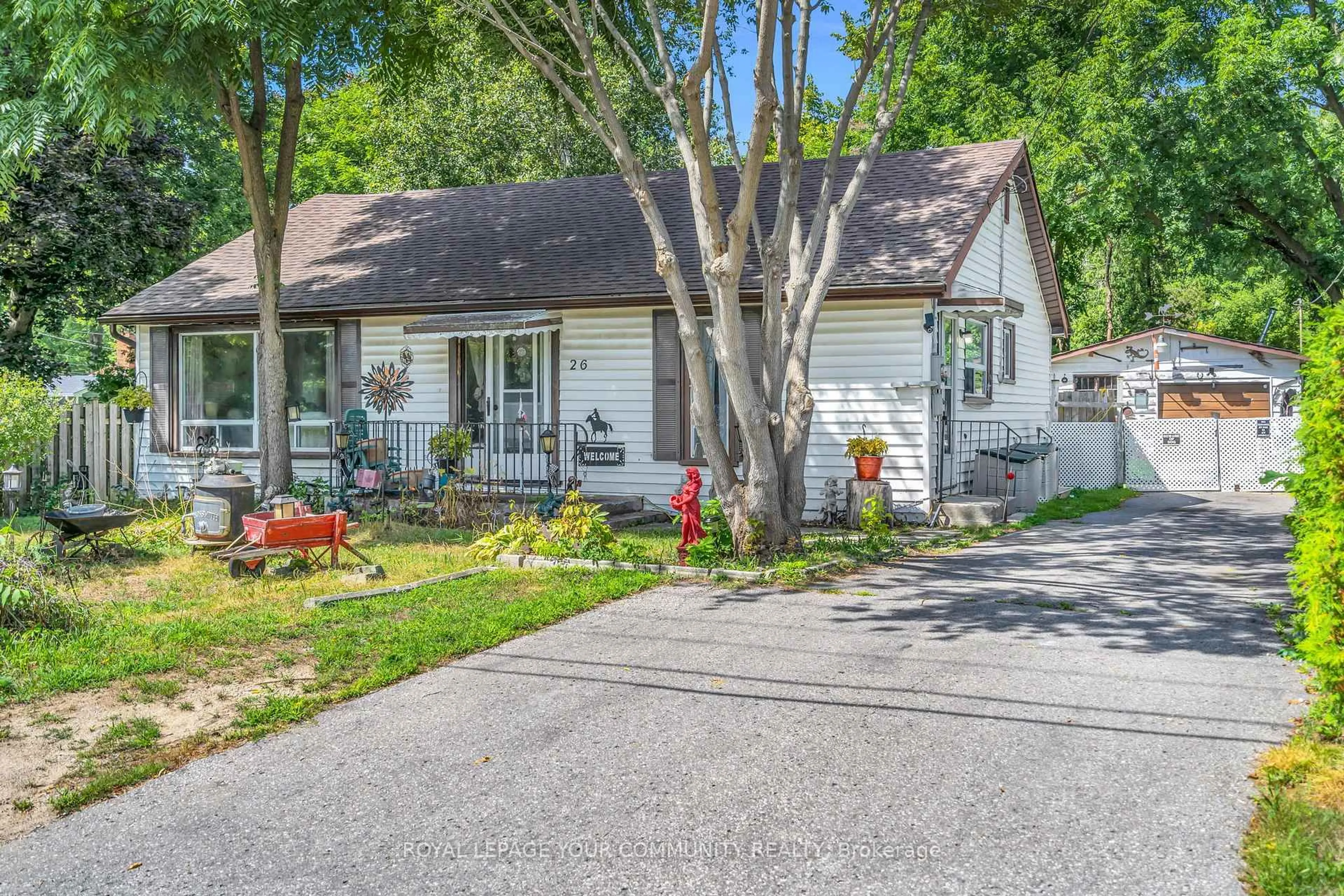 Home with vinyl exterior material, street for 26 St. James St, Georgina Ontario L0E 1R0
