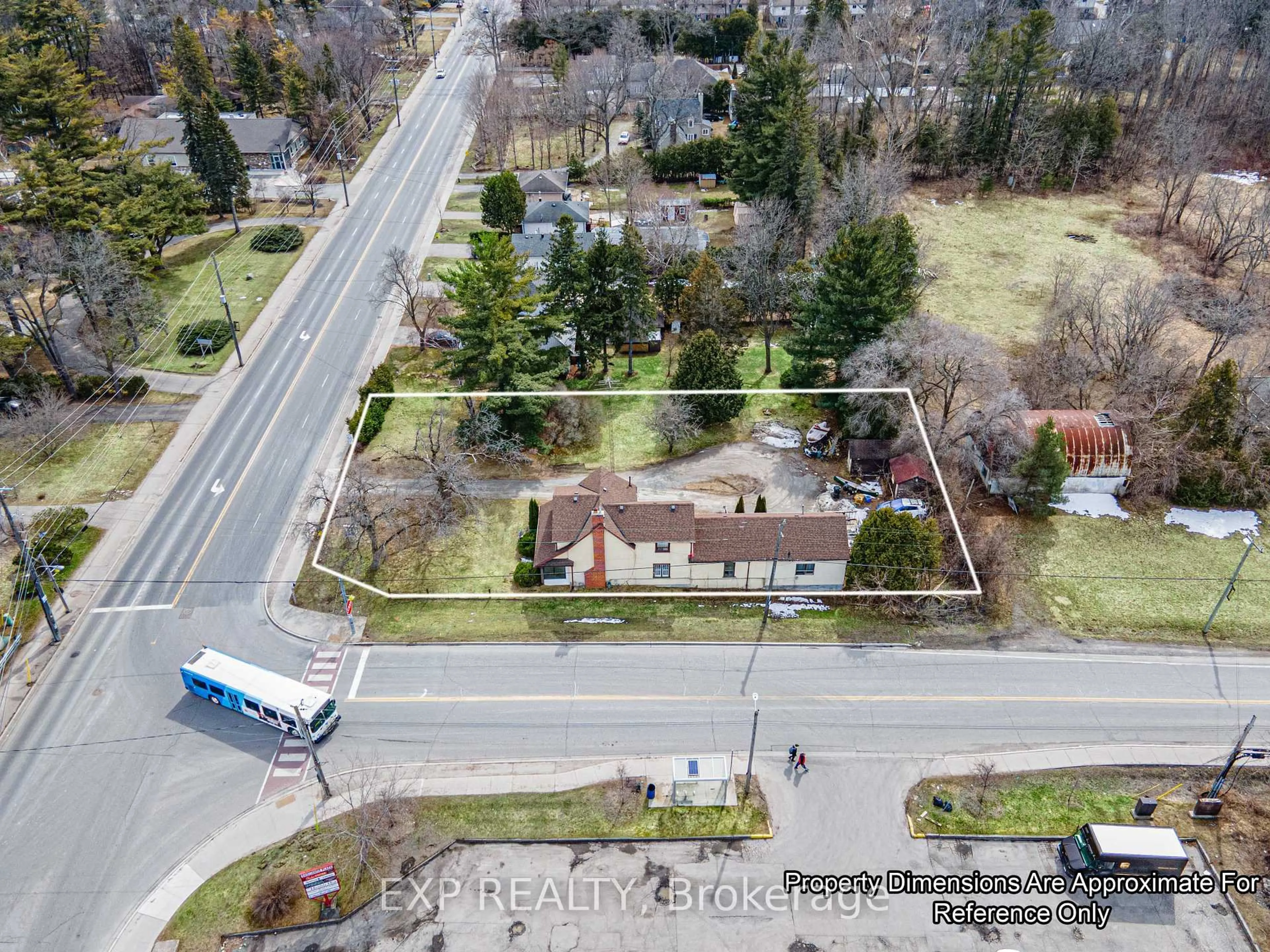 A pic from outside/outdoor area/front of a property/back of a property/a pic from drone, street for 21082 Dalton Rd, Georgina Ontario L0E 1L0