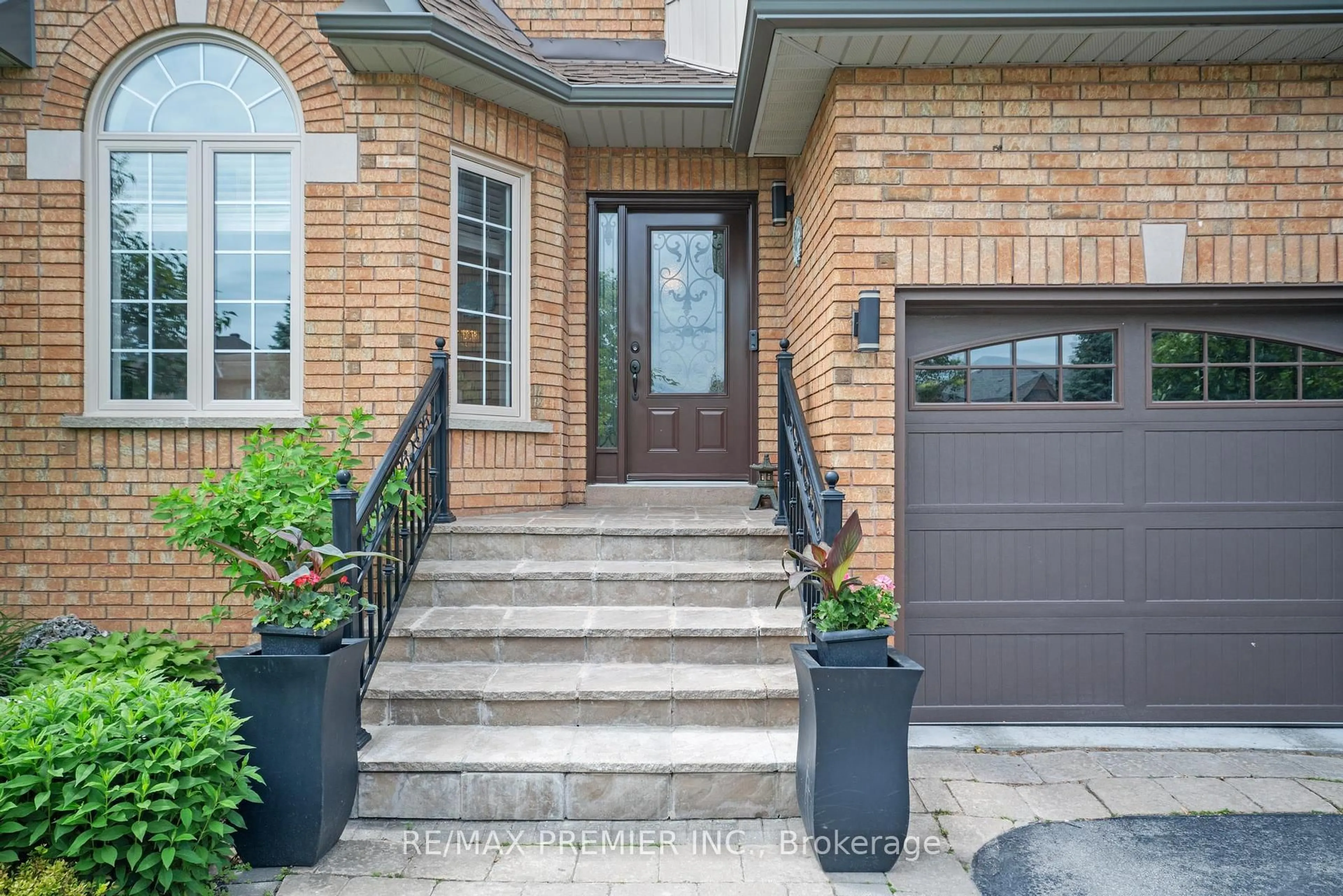 Home with brick exterior material, street for 618 Ponting Pl, Newmarket Ontario L3X 1T4
