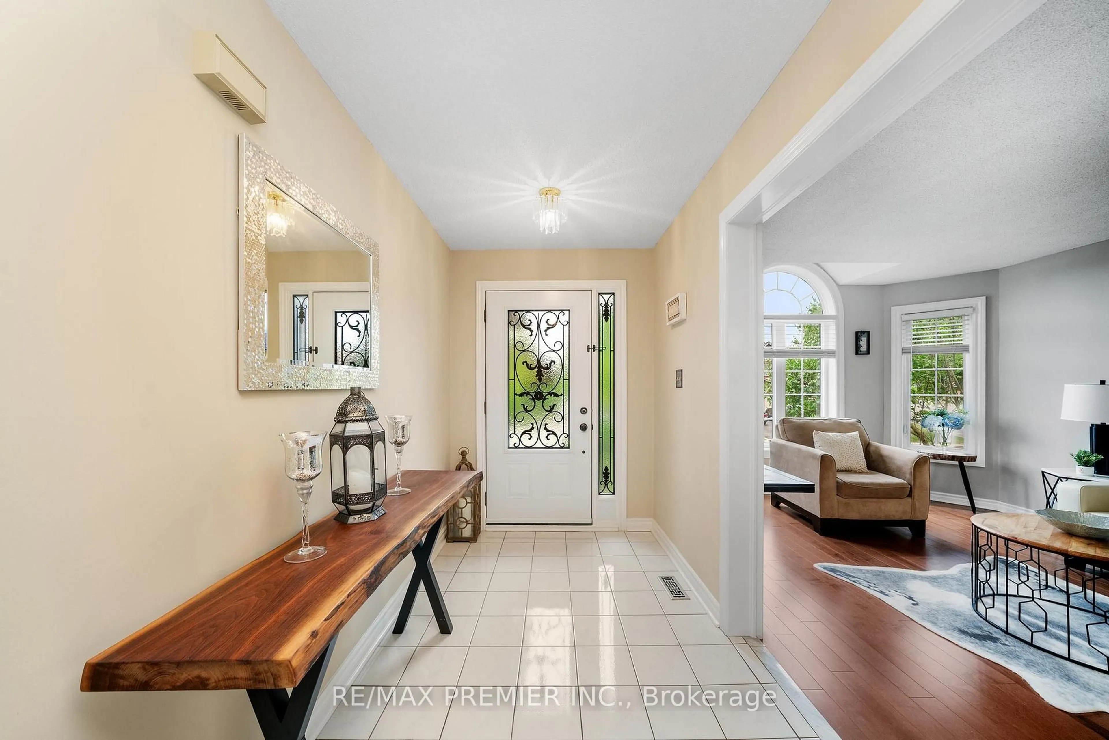 Indoor entryway for 618 Ponting Pl, Newmarket Ontario L3X 1T4