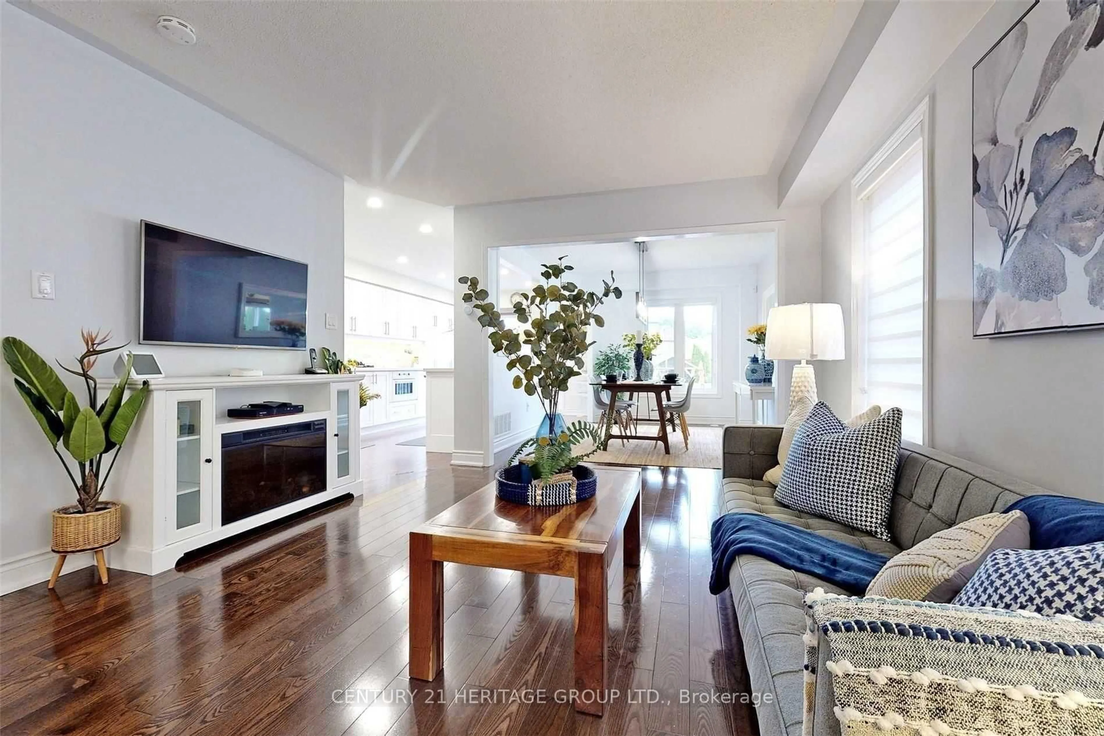 Living room with furniture, wood/laminate floor for 37 Peak Point Blvd, Vaughan Ontario L6A 3T9