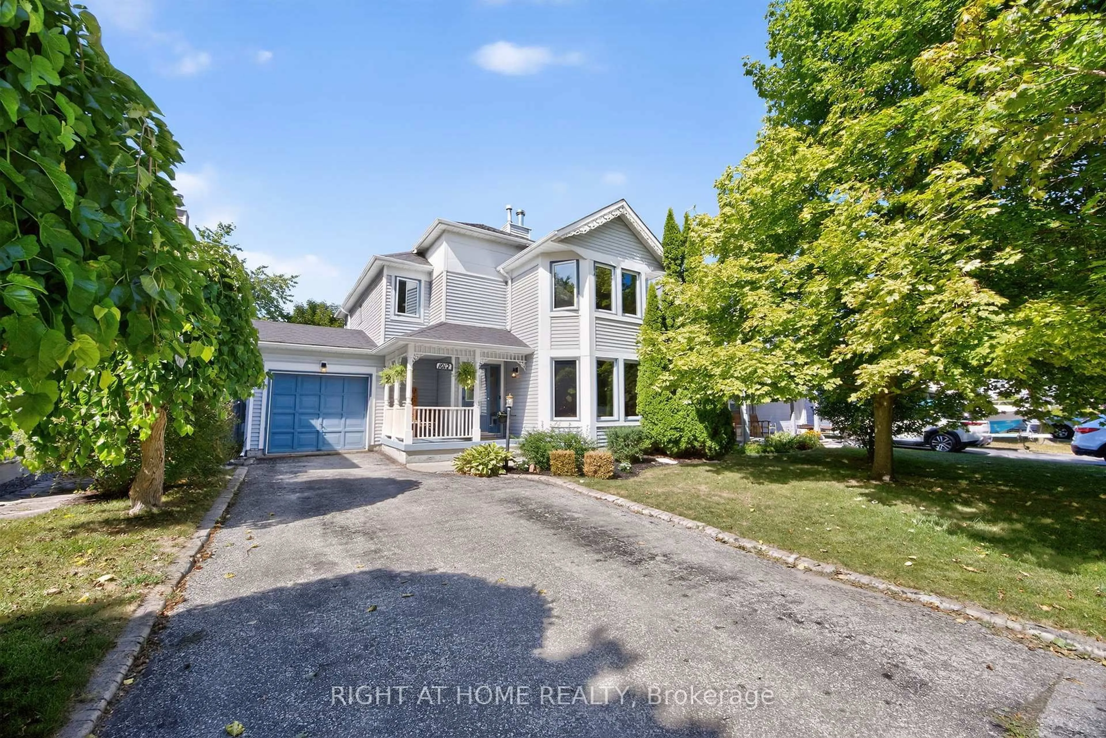 A pic from outside/outdoor area/front of a property/back of a property/a pic from drone, street for 1012 Linden St, Innisfil Ontario L9S 1W4