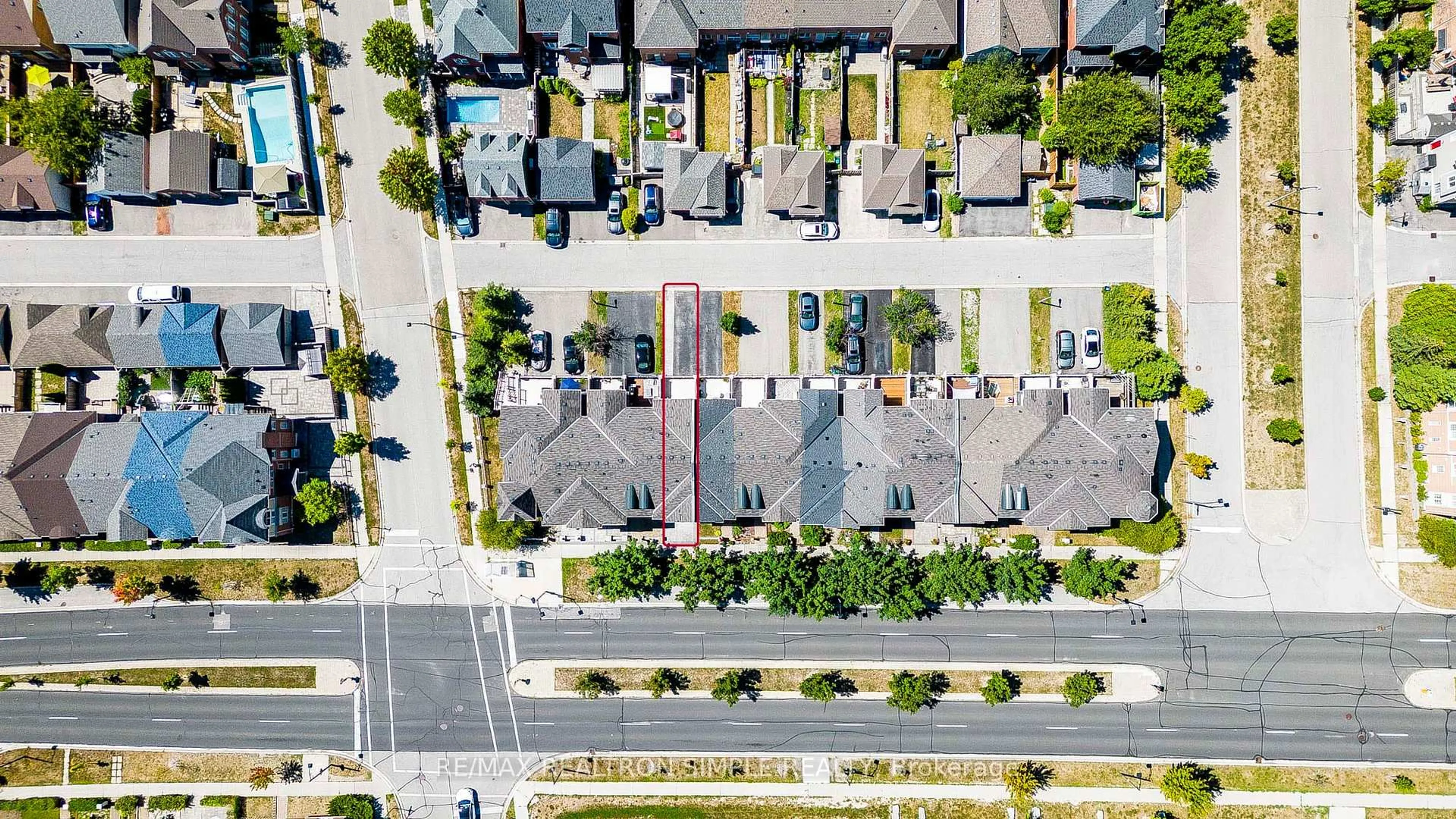 A pic from outside/outdoor area/front of a property/back of a property/a pic from drone, street for 2847 Bur Oak Ave, Markham Ontario L6B 1E2