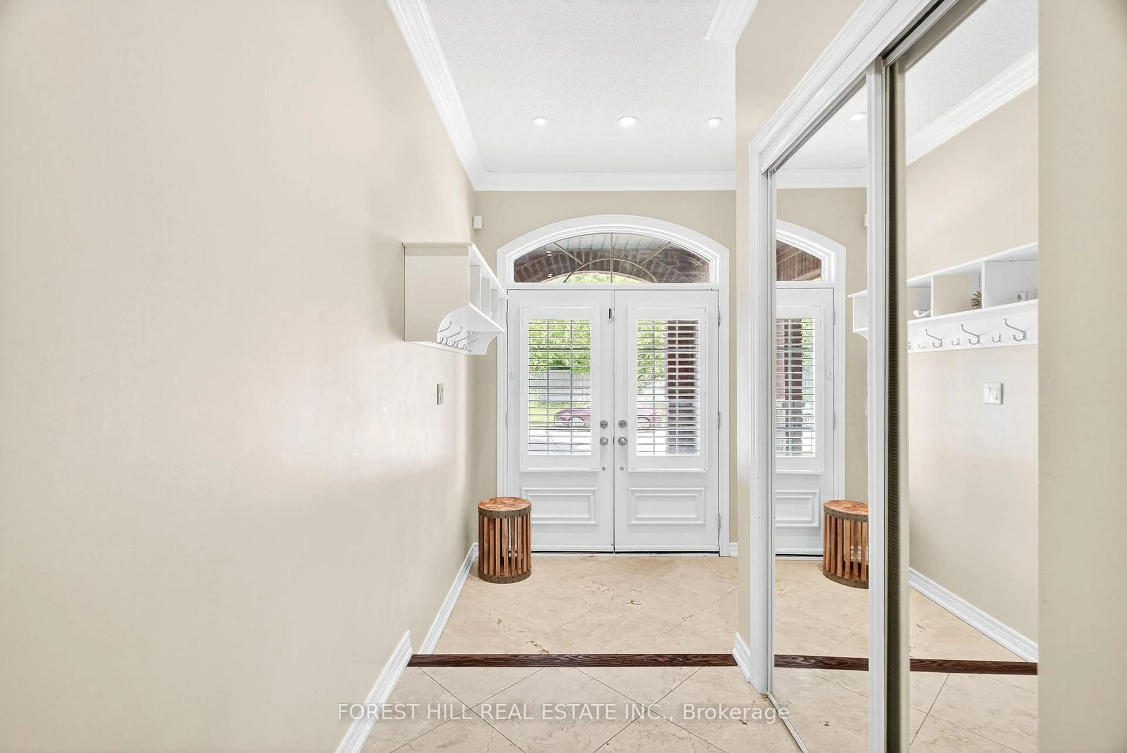 Indoor entryway for 9 Robert Green Cres, Vaughan Ontario L6A 0V6