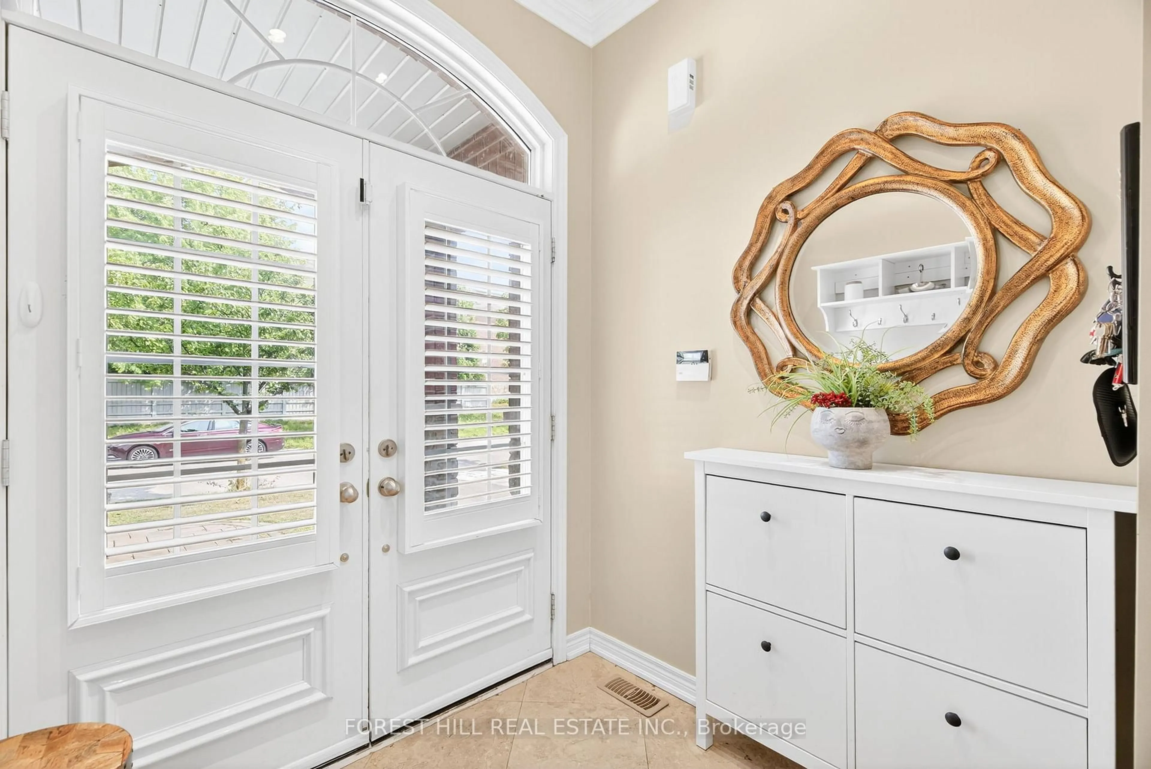 Indoor entryway for 9 Robert Green Cres, Vaughan Ontario L6A 0V6