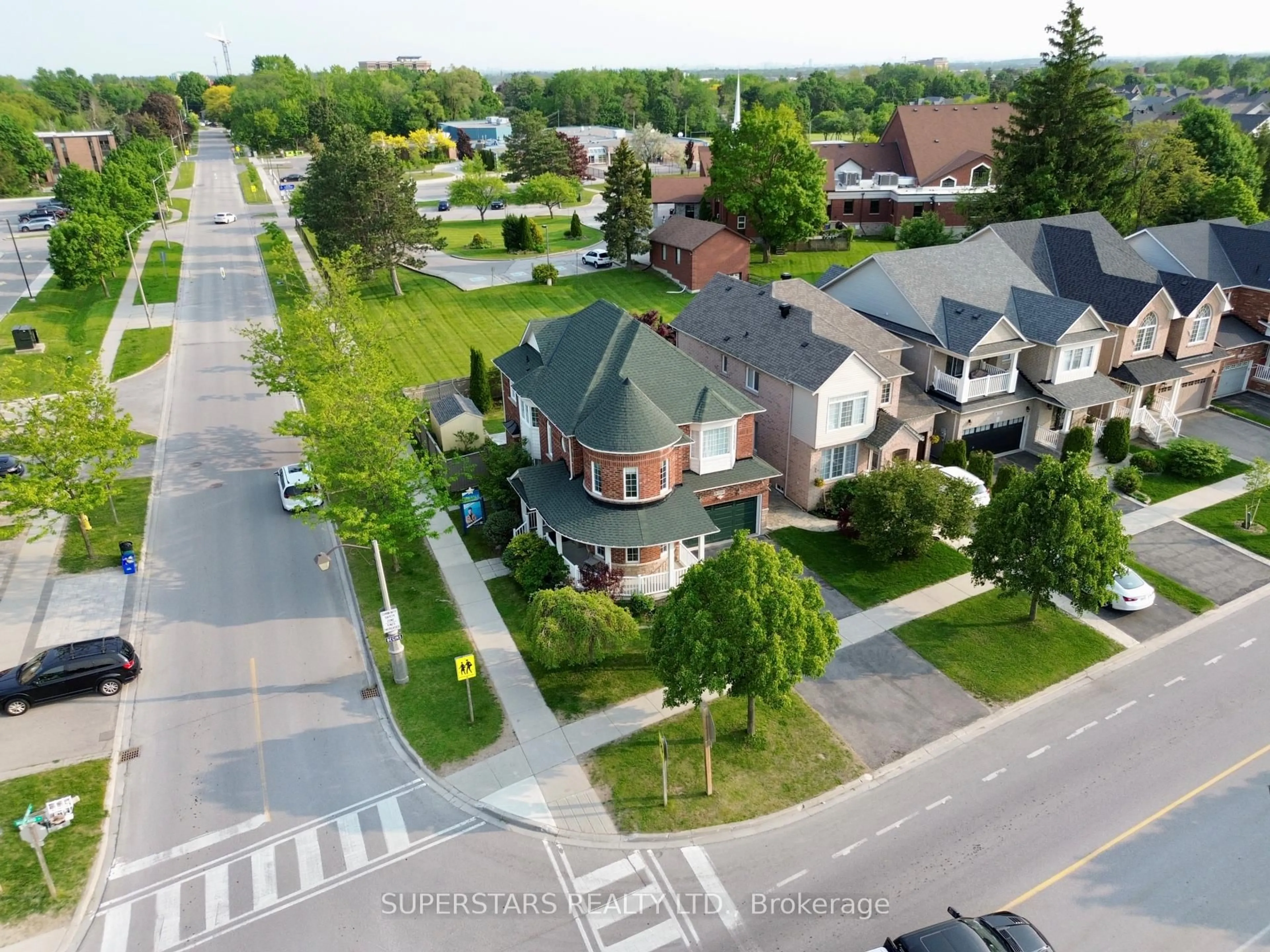 A pic from outside/outdoor area/front of a property/back of a property/a pic from drone, street for 704 Millard St, Whitchurch-Stouffville Ontario L4A 0B2