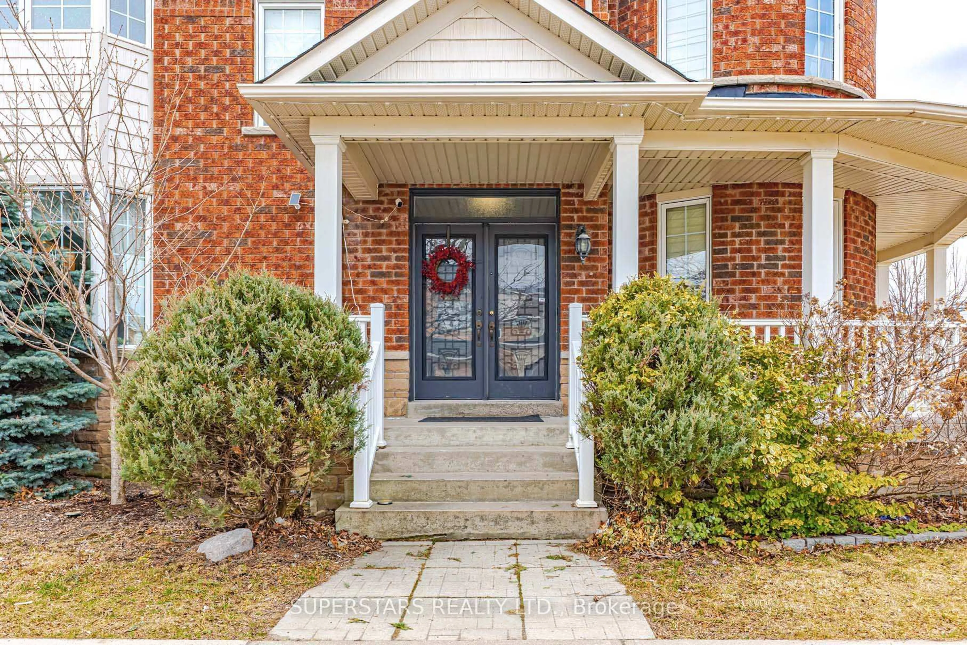 Indoor entryway for 704 Millard St, Whitchurch-Stouffville Ontario L4A 0B2