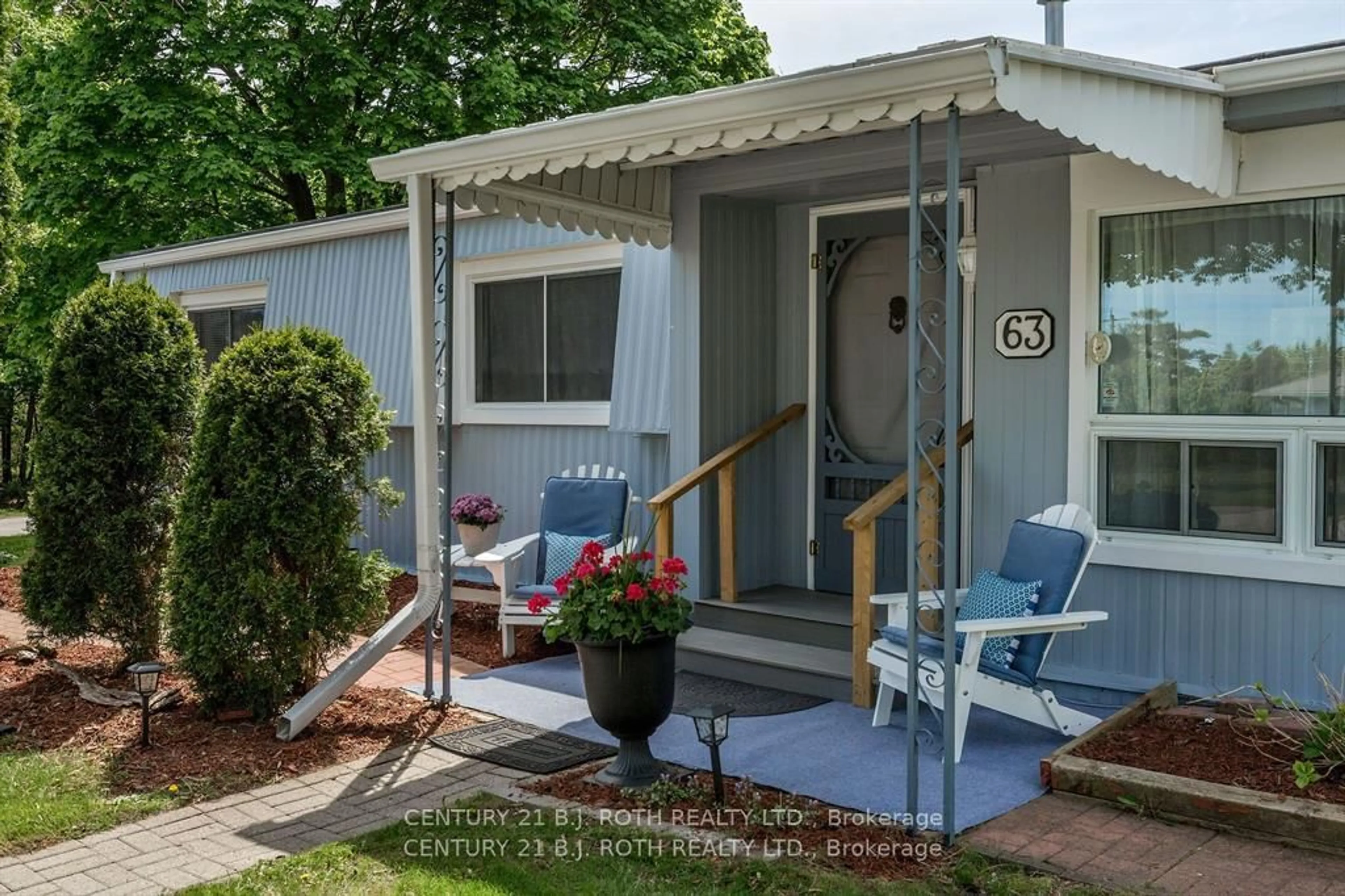 Patio, street for 63 Flora Dr, Innisfil Ontario L9S 1R1