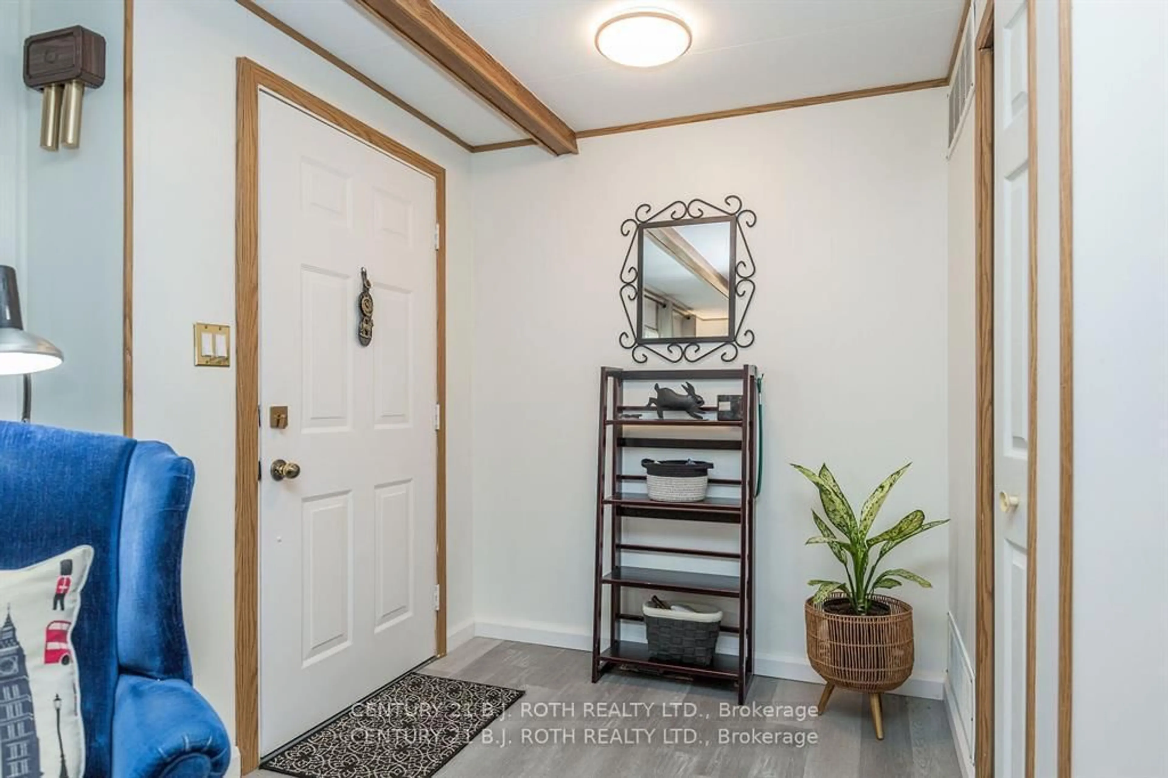 Indoor entryway for 63 Flora Dr, Innisfil Ontario L9S 1R1