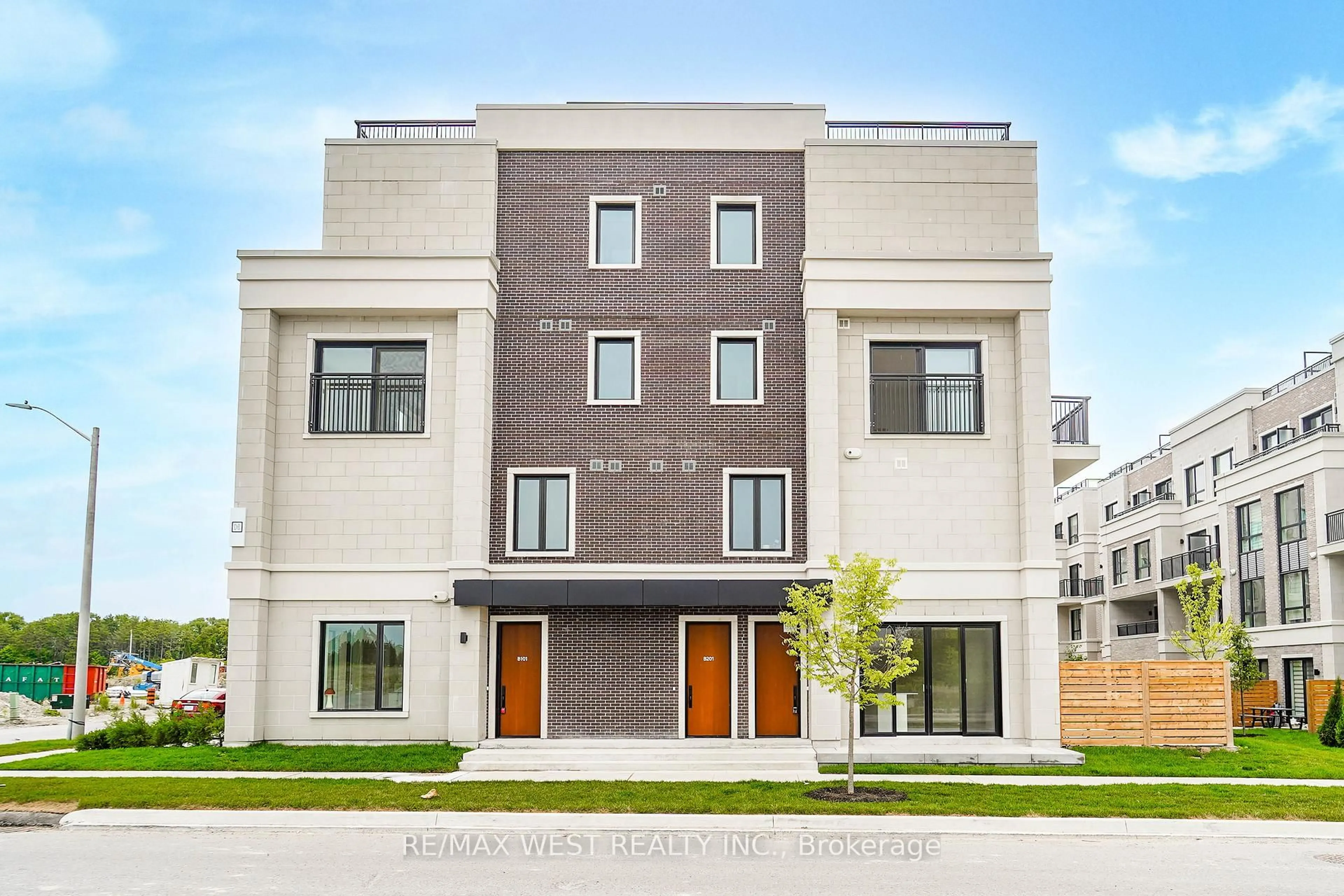 Home with brick exterior material, building for 65 Saigon Dr #B103, Richmond Hill Ontario L4S 0P4