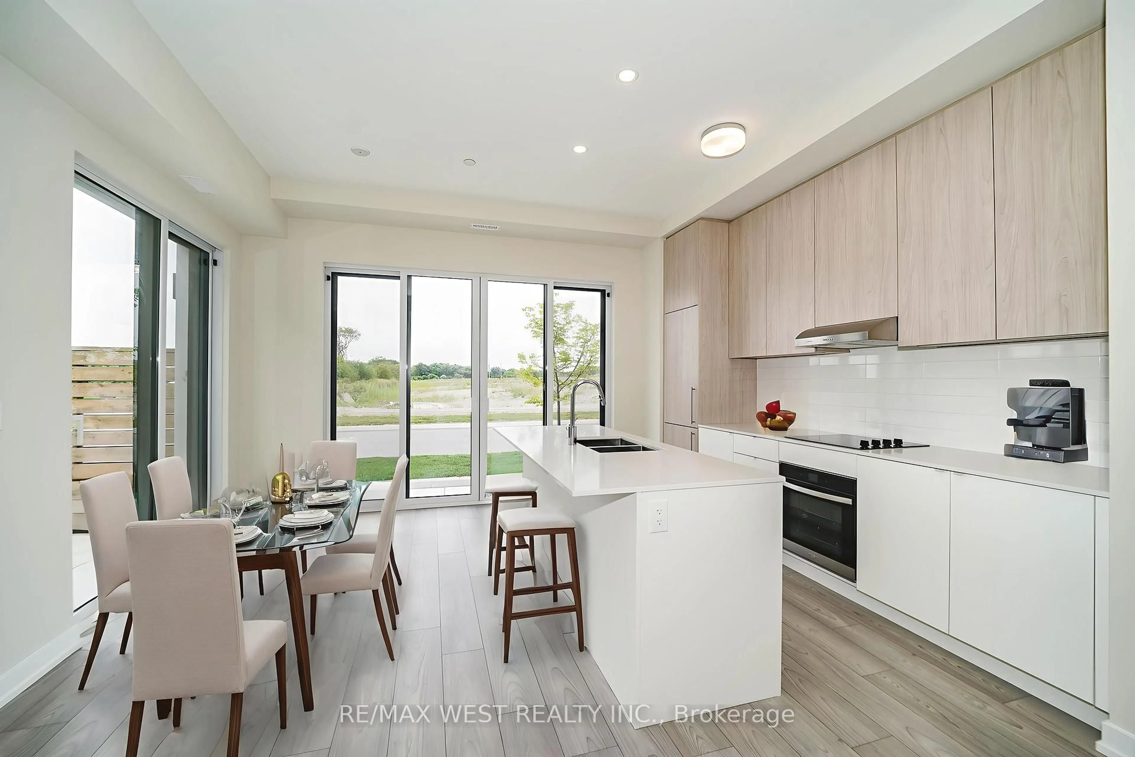 Open concept kitchen, unknown for 65 Saigon Dr #B103, Richmond Hill Ontario L4S 0P4