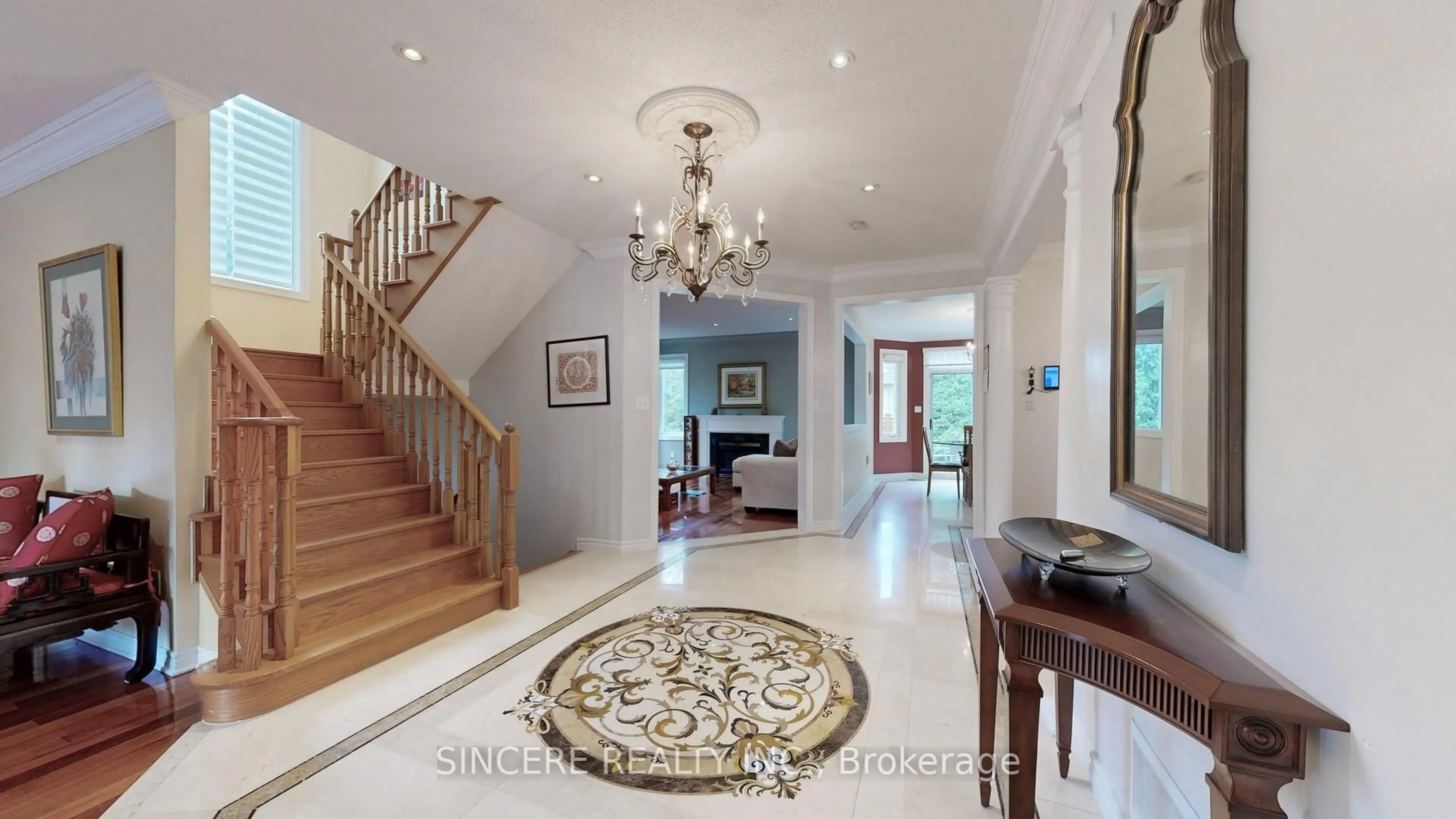 Indoor foyer for 85 Silver Linden Dr, Richmond Hill Ontario L4B 4G9