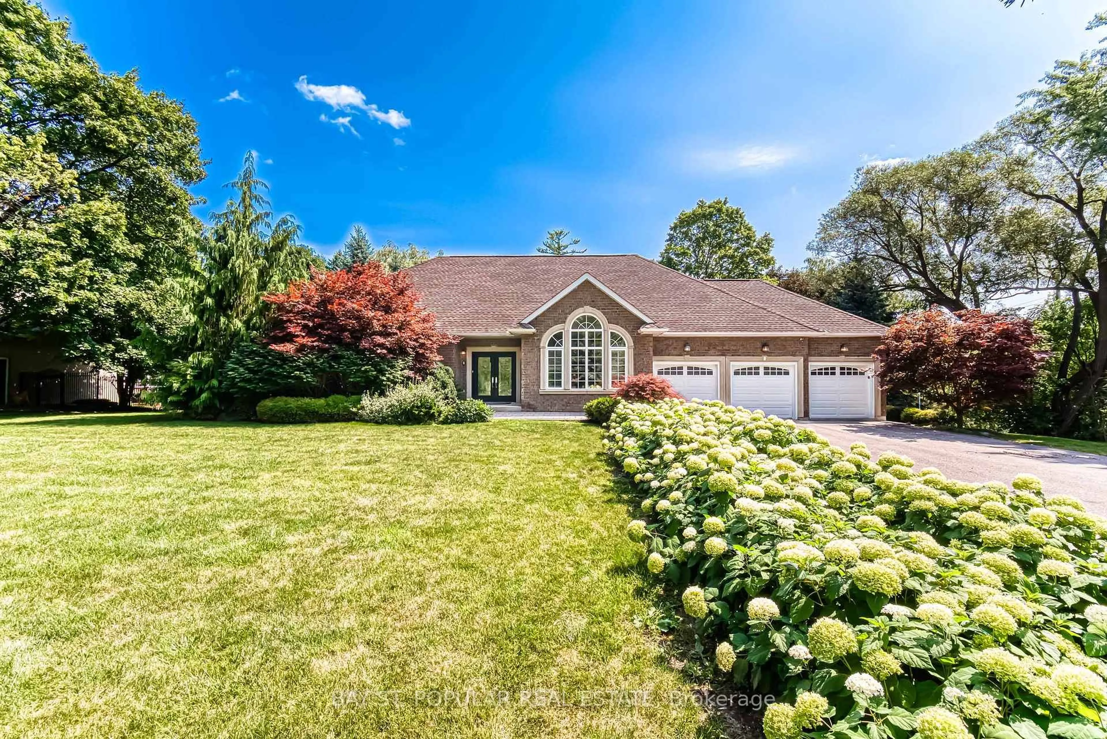 Home with brick exterior material, unknown for 1 Hilldale Rd, Aurora Ontario L4G 6C9