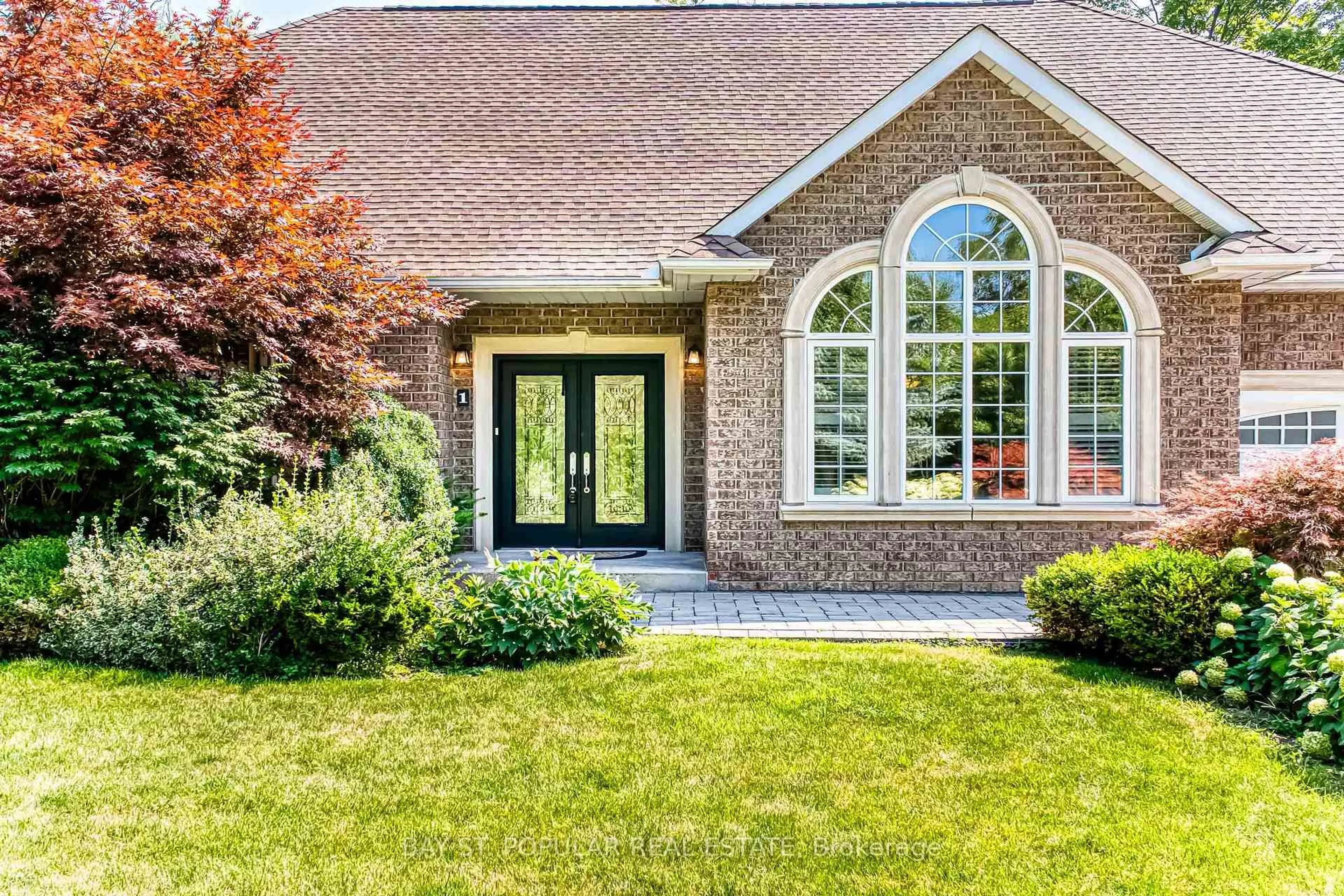 Home with brick exterior material, street for 1 Hilldale Rd, Aurora Ontario L4G 6C9