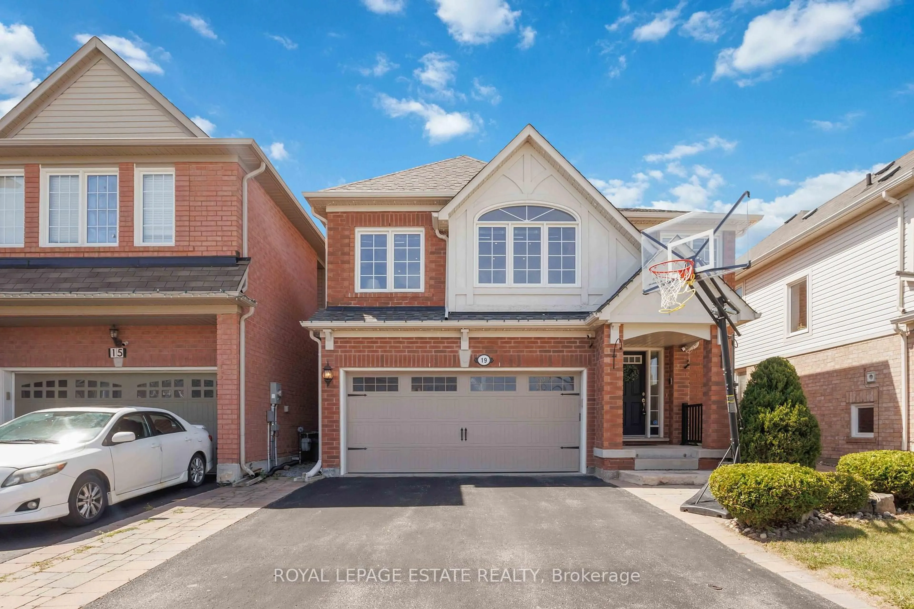 Home with brick exterior material, street for 19 Hiram Johnson Rd, Whitchurch-Stouffville Ontario L4A 0G7