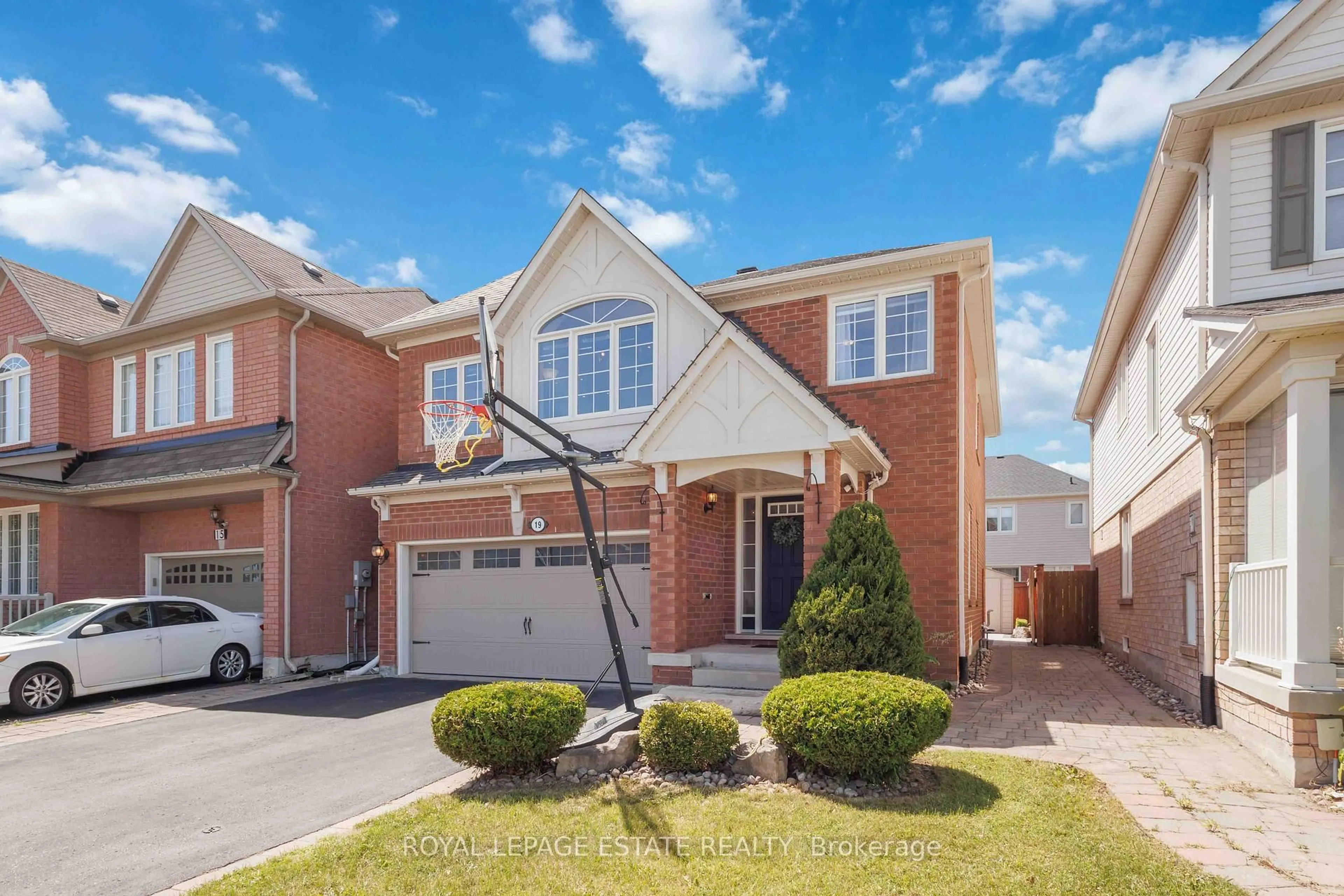 Home with brick exterior material, street for 19 Hiram Johnson Rd, Whitchurch-Stouffville Ontario L4A 0G7
