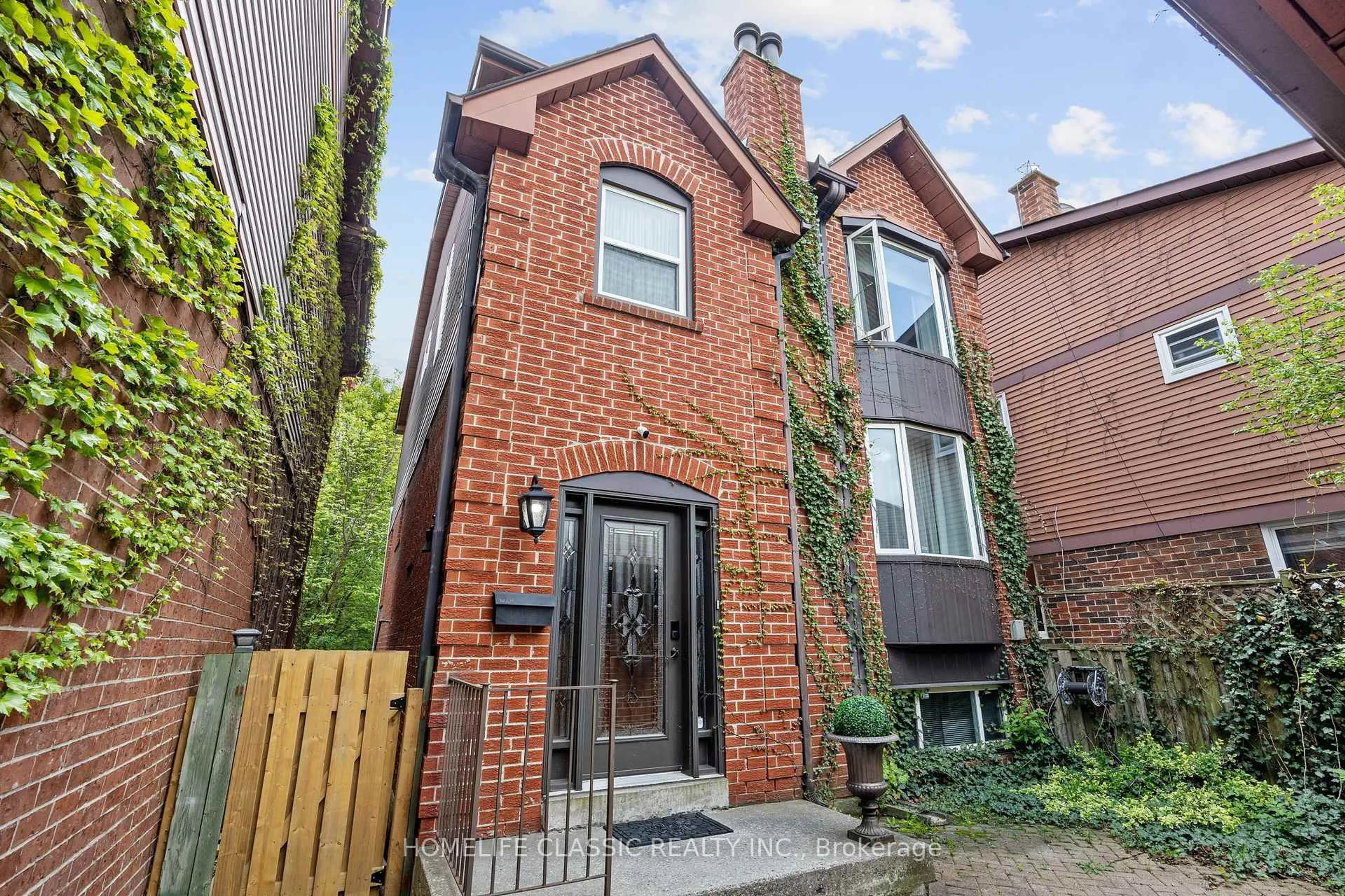 Home with brick exterior material, street for 93 North Meadow Cres, Vaughan Ontario L4J 3C4