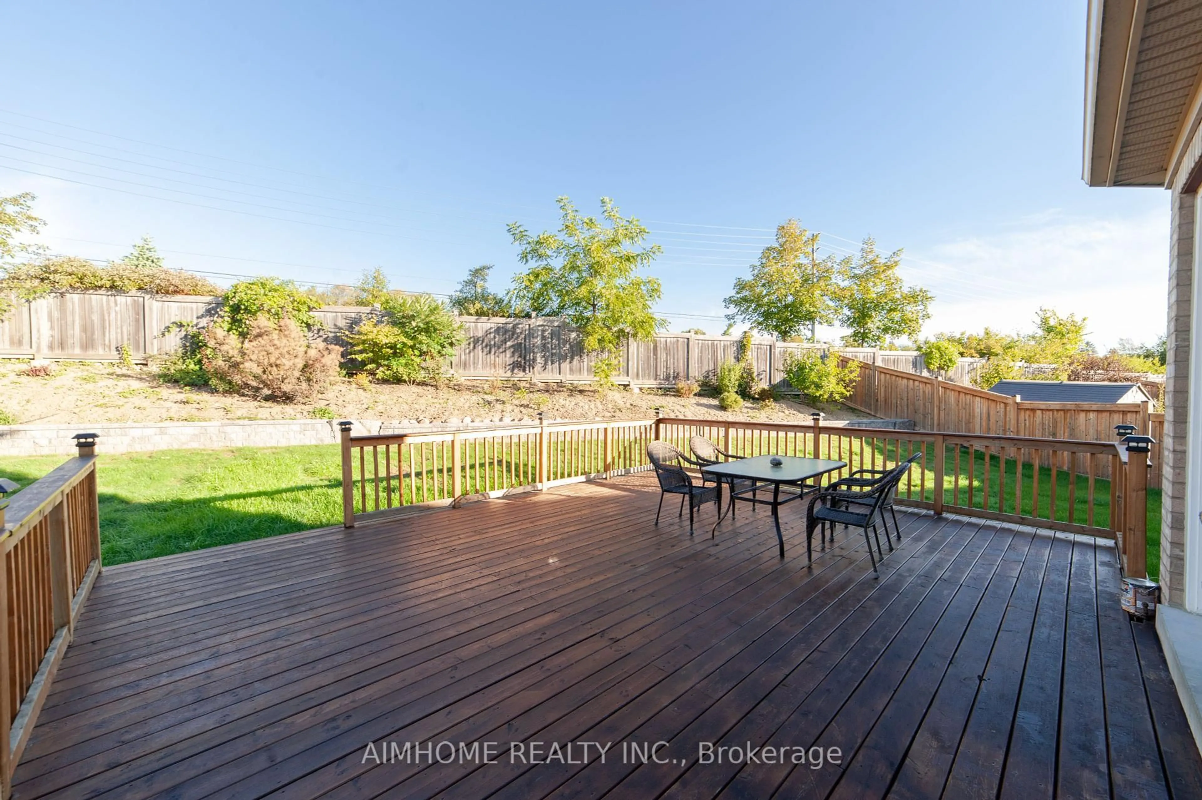 A pic from outside/outdoor area/front of a property/back of a property/a pic from drone, water/lake/river/ocean view for 28 Countrywide Crt, Vaughan Ontario L6A 1W7