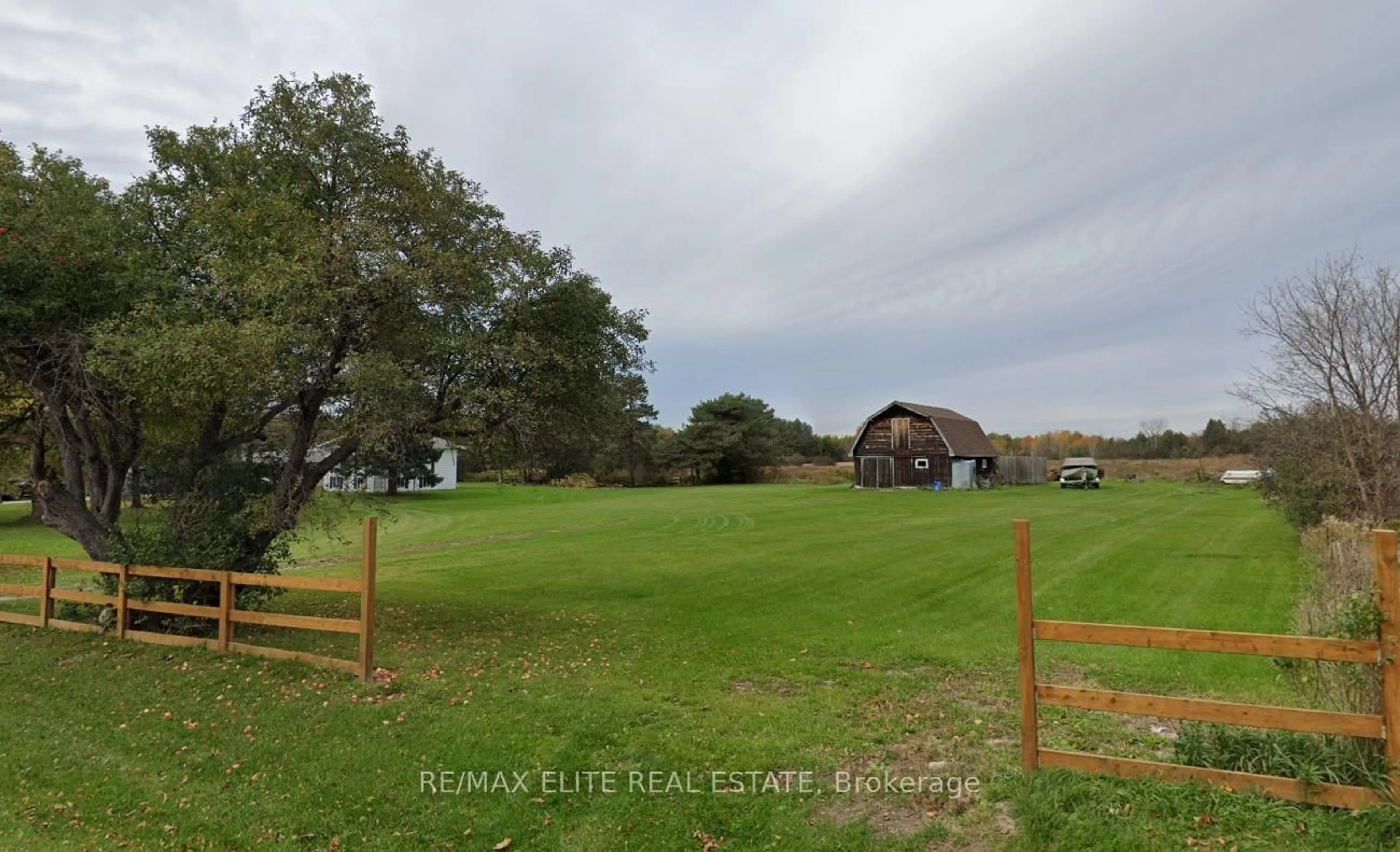 A pic from outside/outdoor area/front of a property/back of a property/a pic from drone, mountain view for 5020 19th Ave, Markham Ontario L6C 1M4