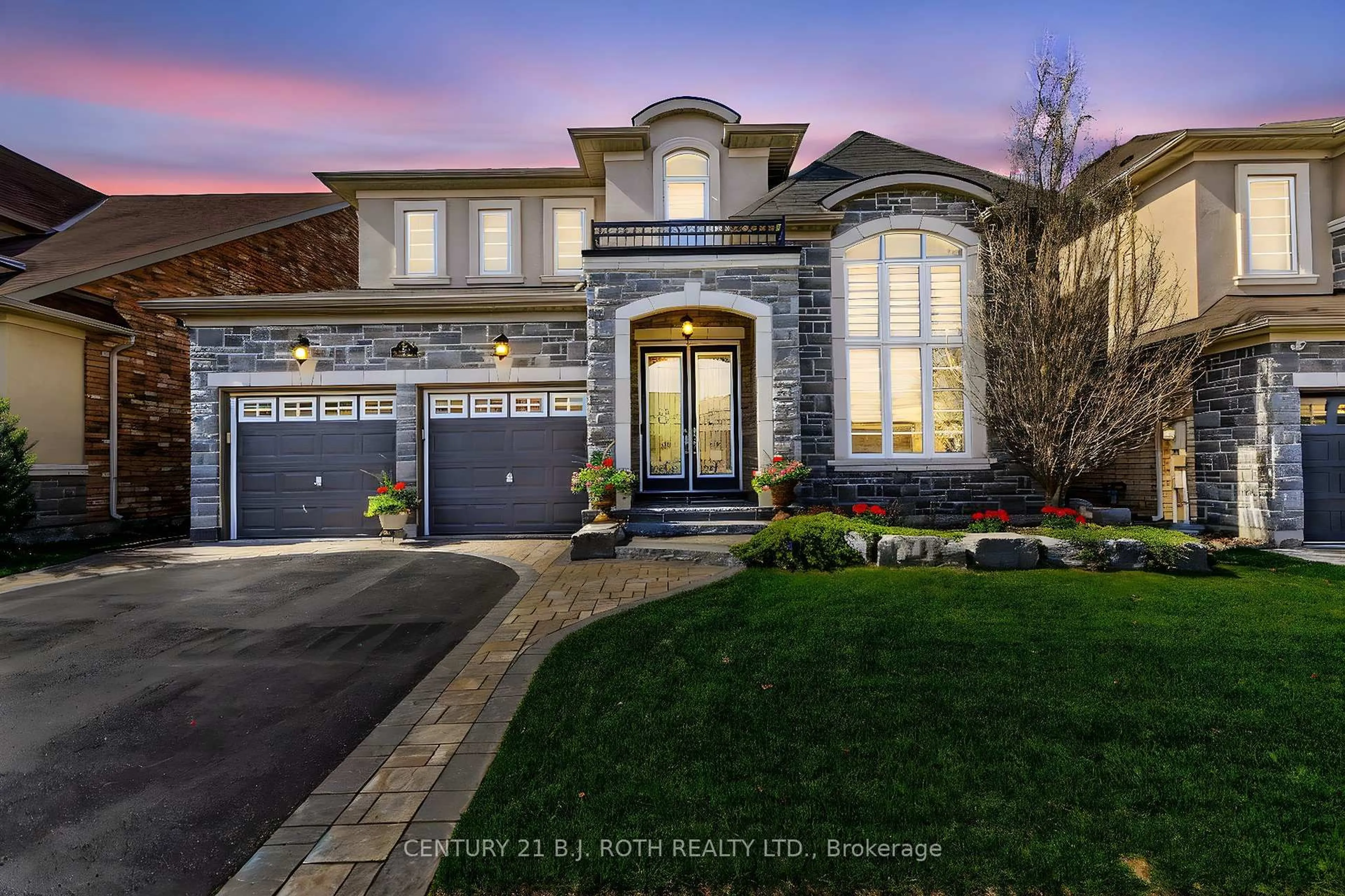 Home with brick exterior material, street for 35 Manor Forest Rd, East Gwillimbury Ontario L0G 1M0