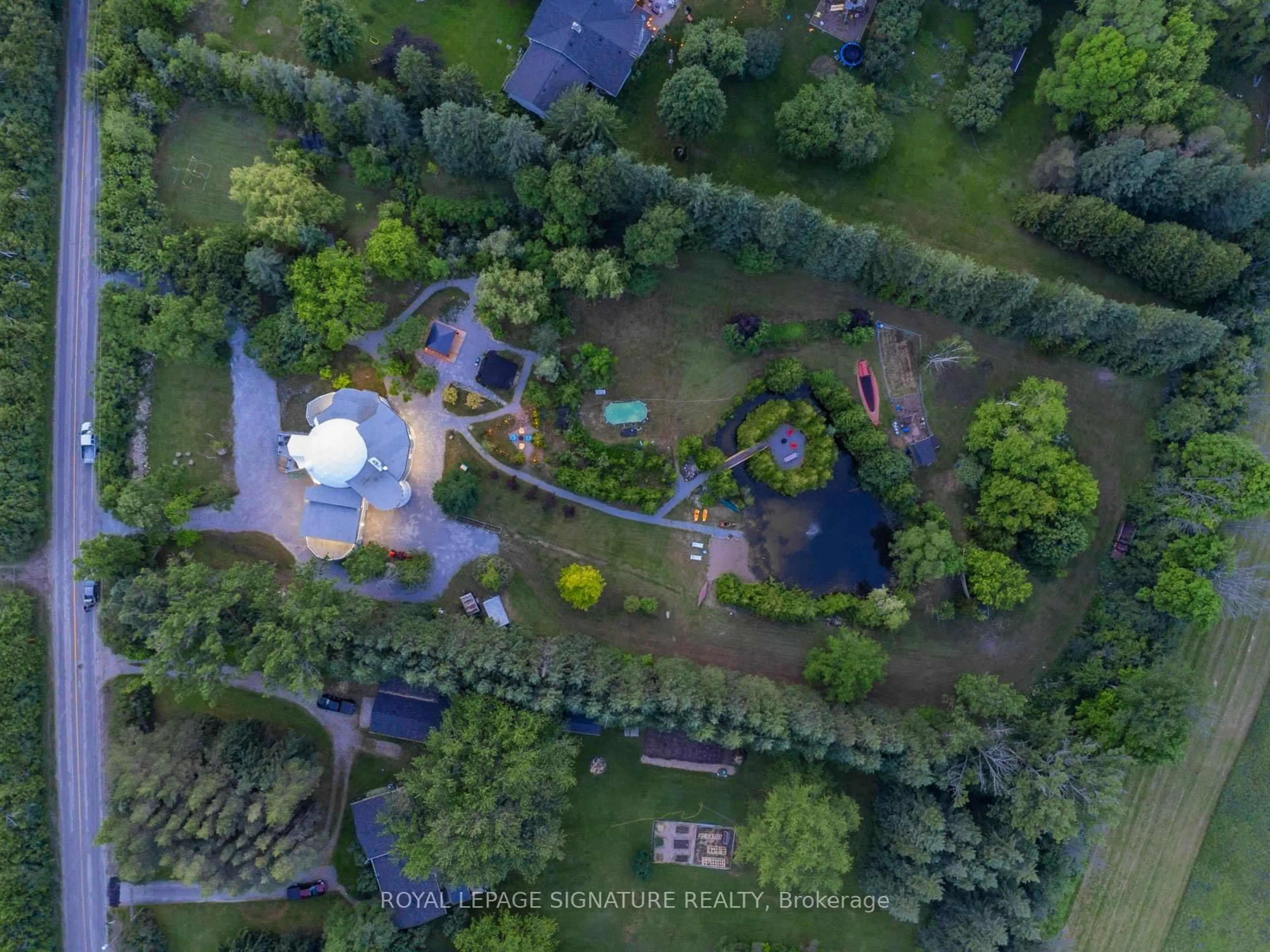 A pic from outside/outdoor area/front of a property/back of a property/a pic from drone, unknown for 21375 Brock Rd, Georgina Ontario L0E 1N0