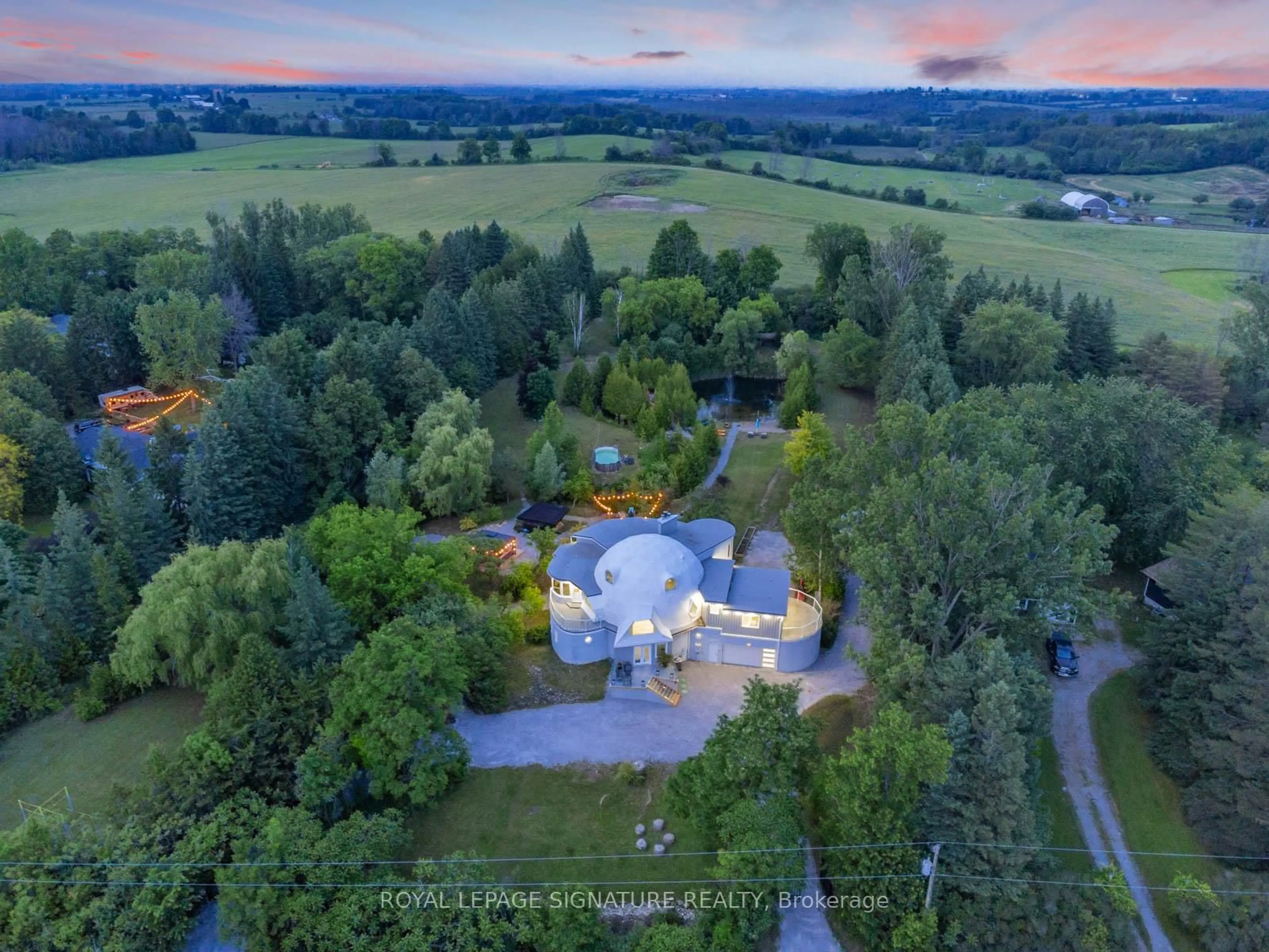 A pic from outside/outdoor area/front of a property/back of a property/a pic from drone, unknown for 21375 Brock Rd, Georgina Ontario L0E 1N0