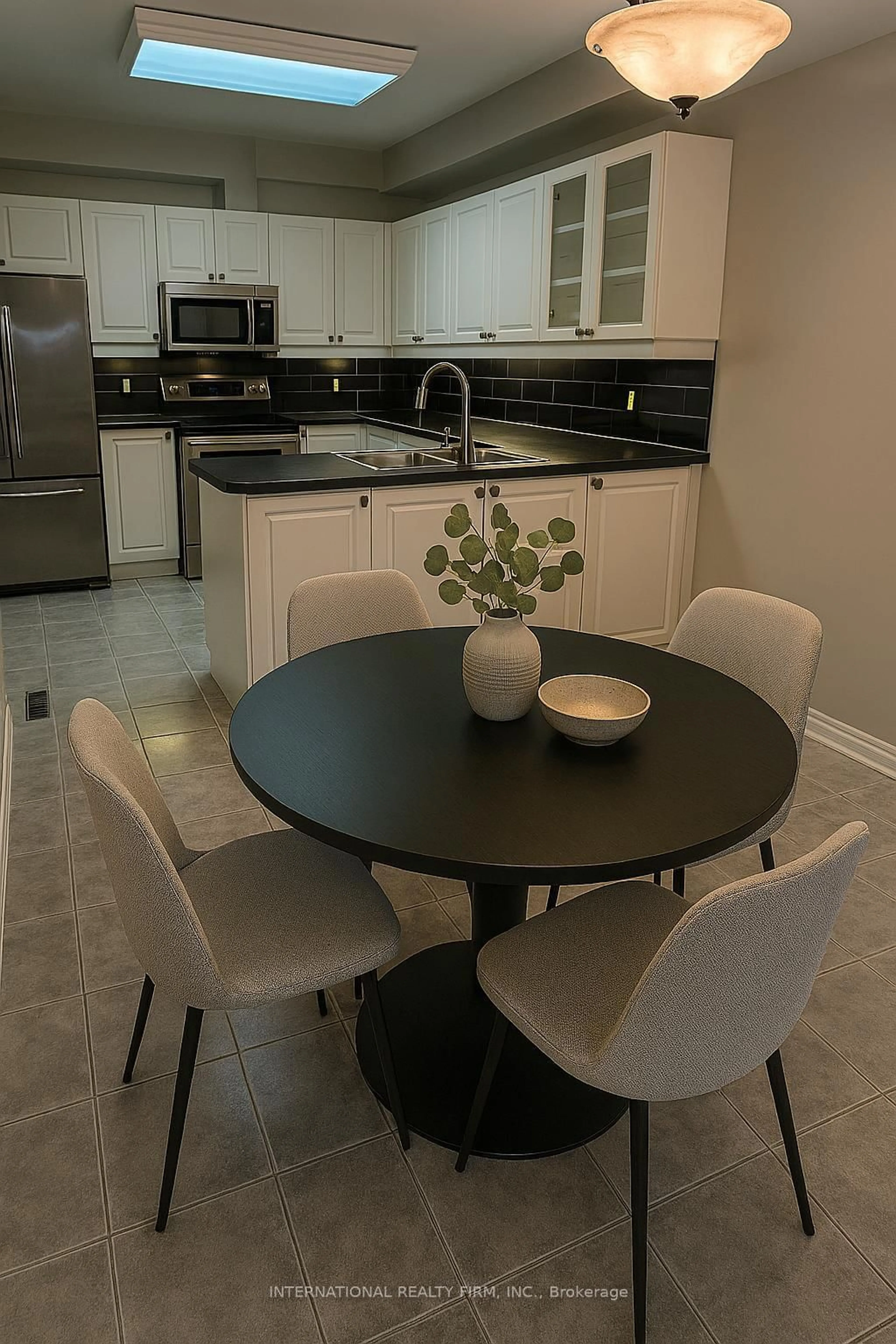 Unknown for 255 Shaftsbury Ave #27, Richmond Hill Ontario L4C 0L9