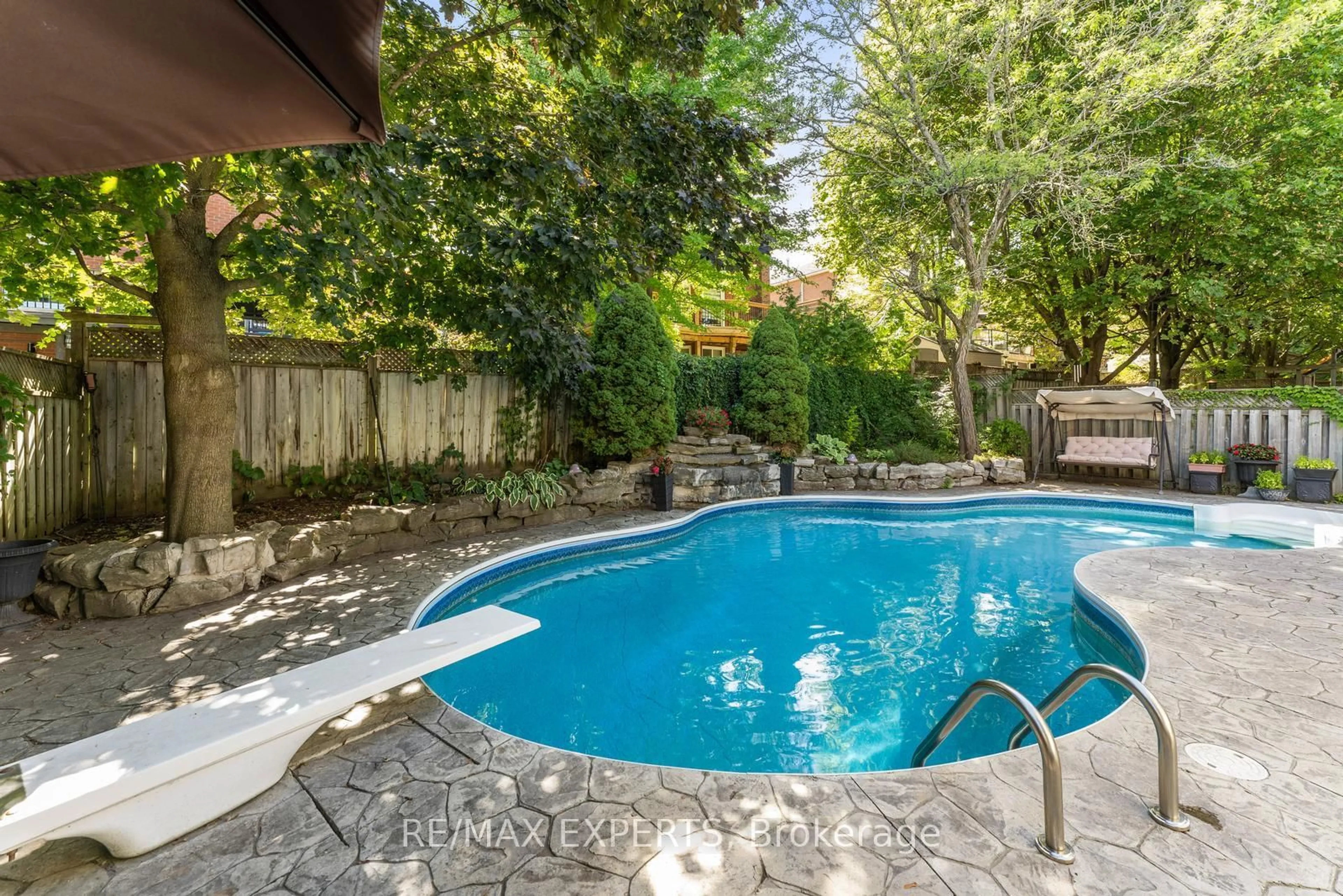Pool for 286 Kirby Cres, Newmarket Ontario L3X 1H4