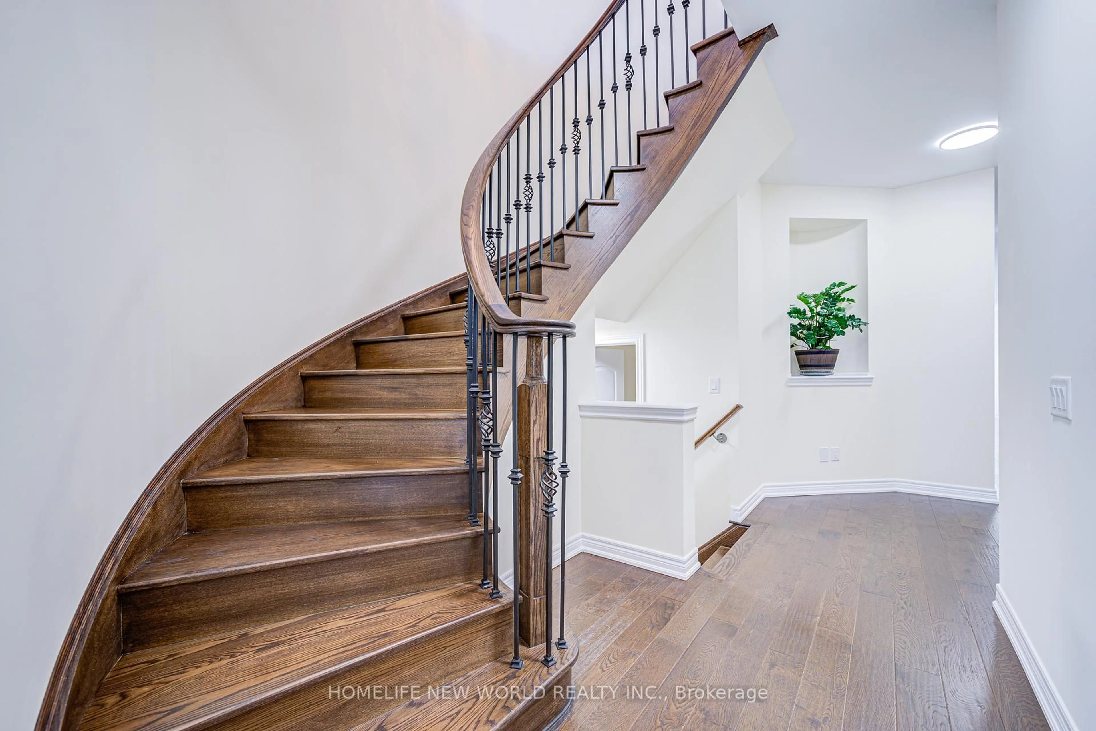Stairs for 88 Roth St, Aurora Ontario L4G 0W7
