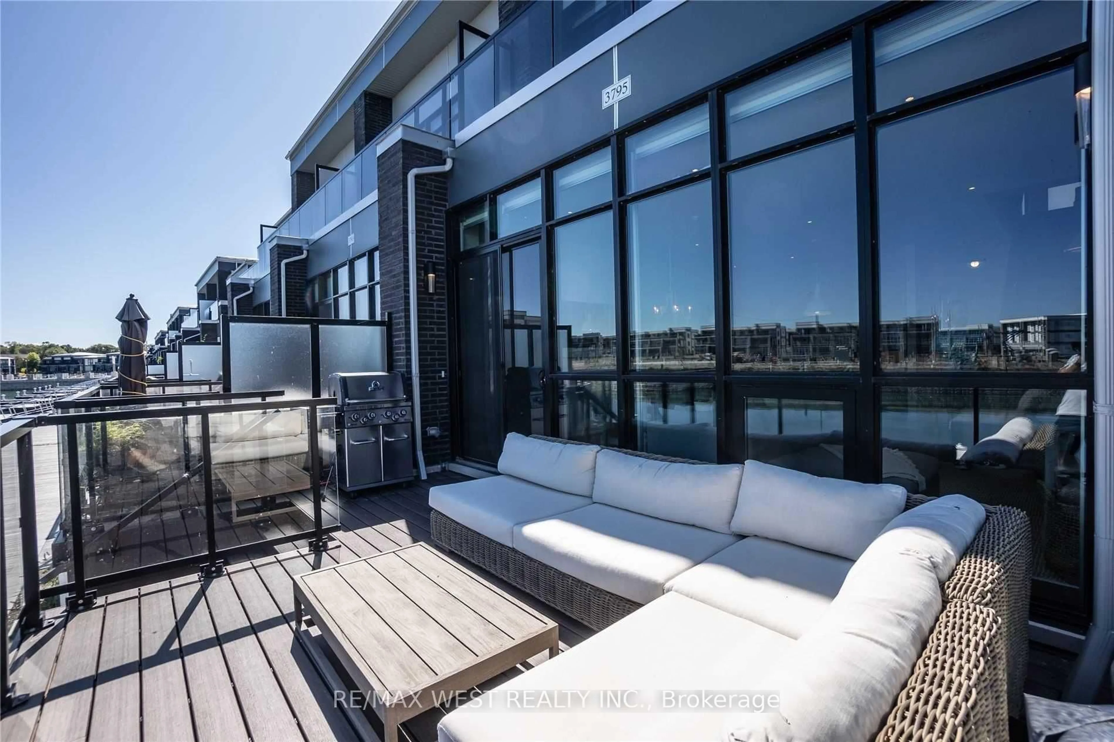 Patio, water/lake/river/ocean view for 3795 Riva Ave, Innisfil Ontario L9S 3B3