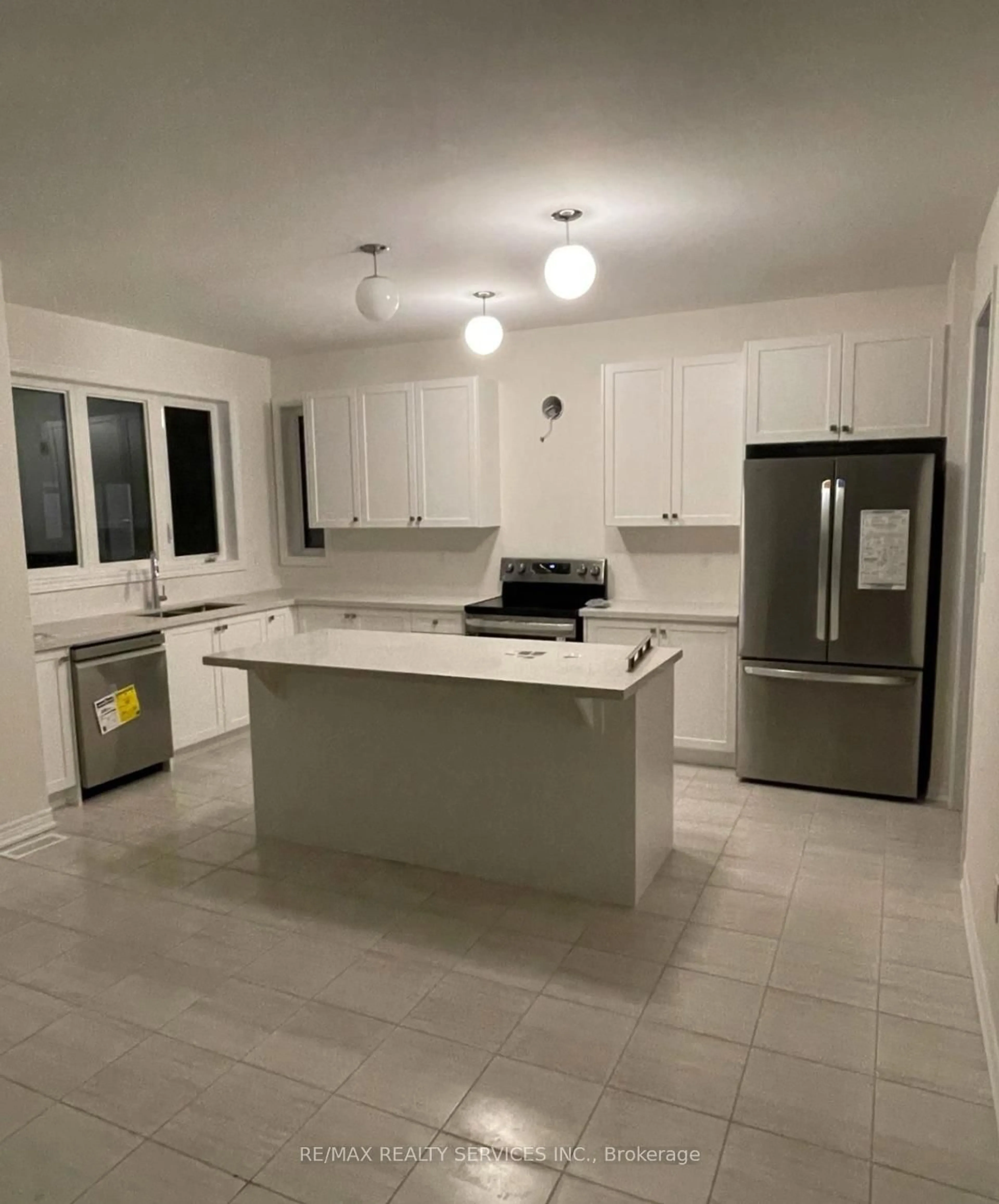 Open concept kitchen, ceramic/tile floor for 169 Wesmina Ave, Whitchurch-Stouffville Ontario L4A 5A2