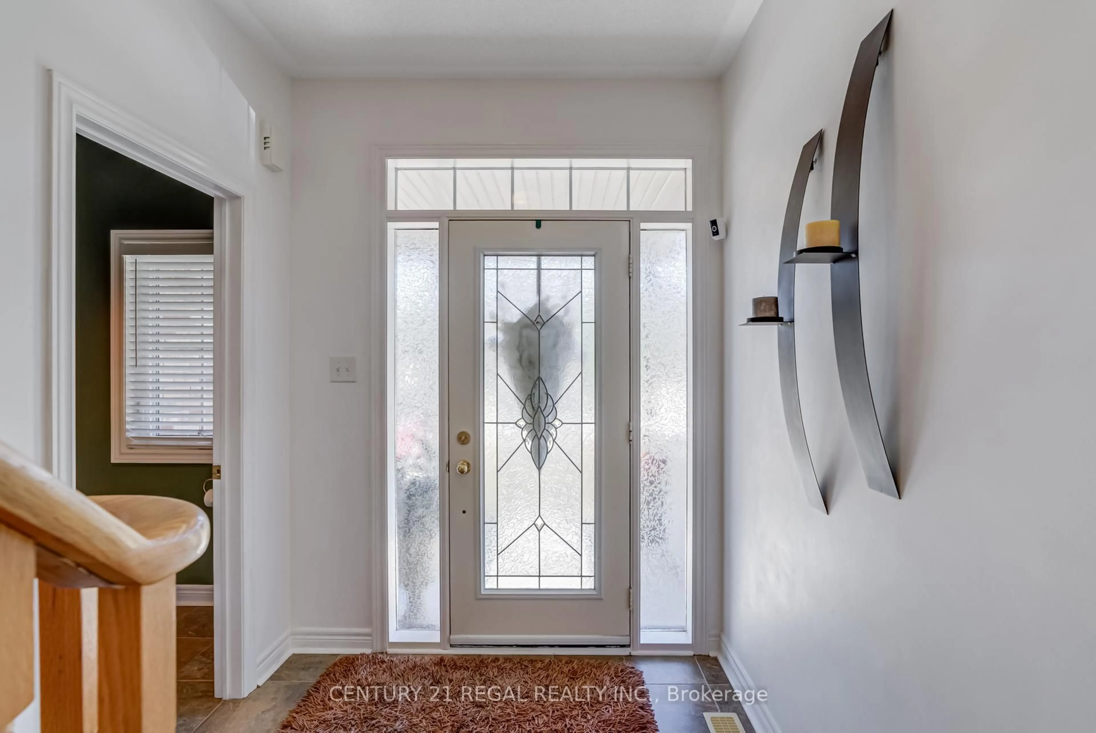 Indoor entryway for 4 Hayfield Ave, Uxbridge Ontario L9P 0A2