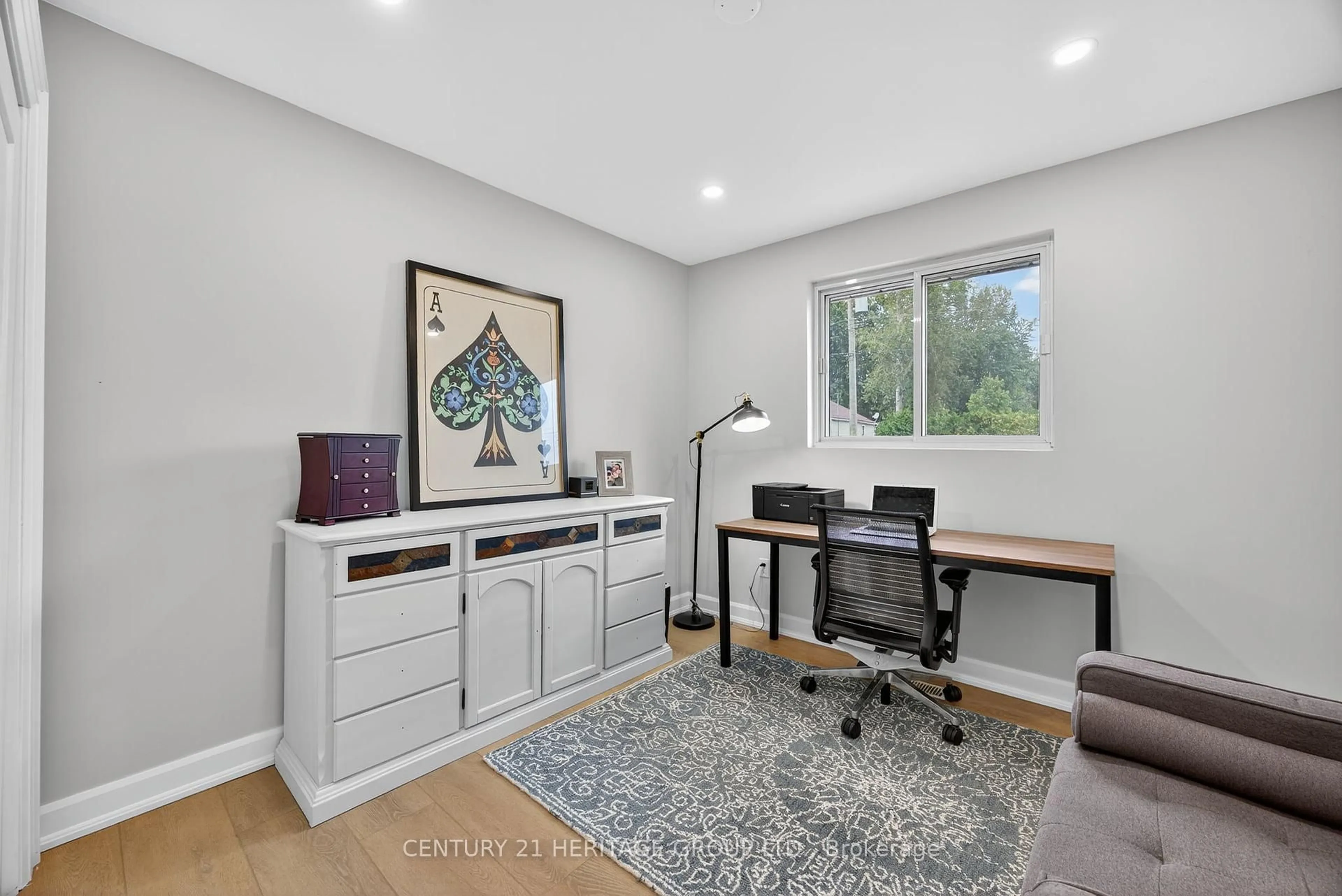 A pic of a room for 1282 Temple Ave, Innisfil Ontario L0L 1C0