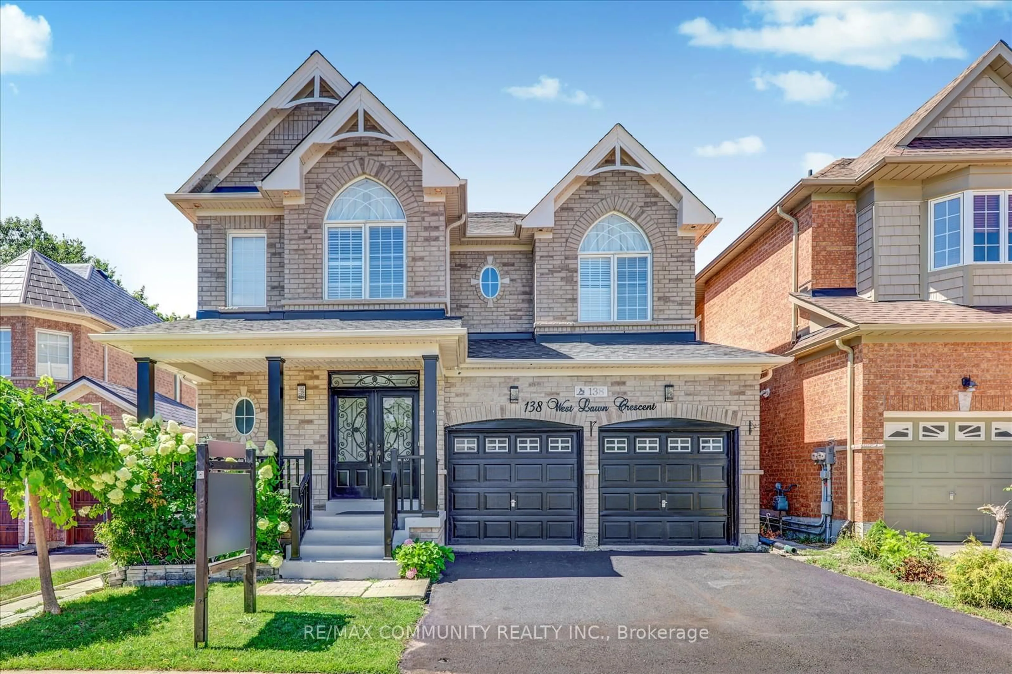Home with brick exterior material, street for 138 West Lawn Cres, Whitchurch-Stouffville Ontario L4A 0B4