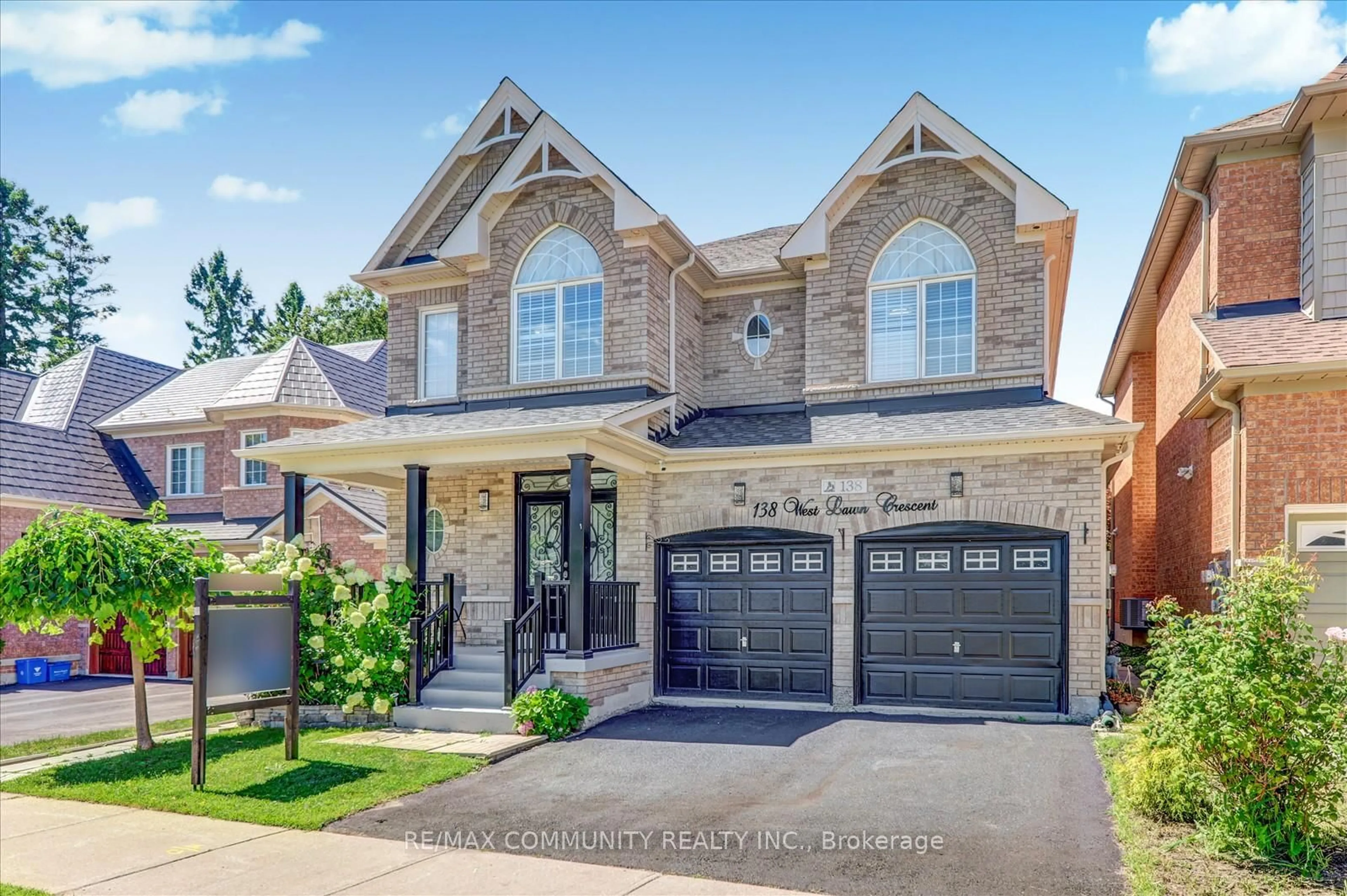 Home with brick exterior material, street for 138 West Lawn Cres, Whitchurch-Stouffville Ontario L4A 0B4