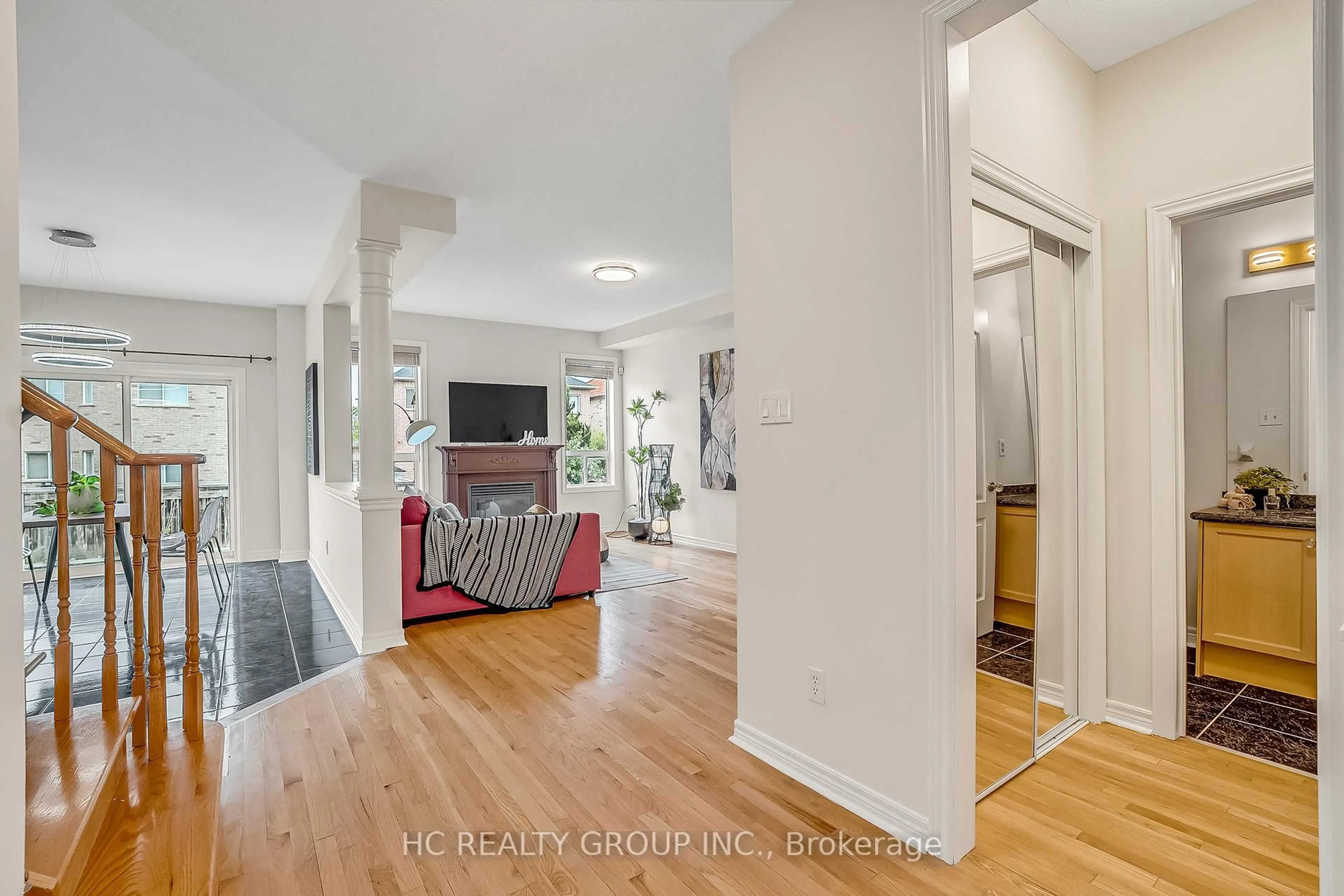 Indoor entryway for 130 Royview Cres, Vaughan Ontario L4H 2T6