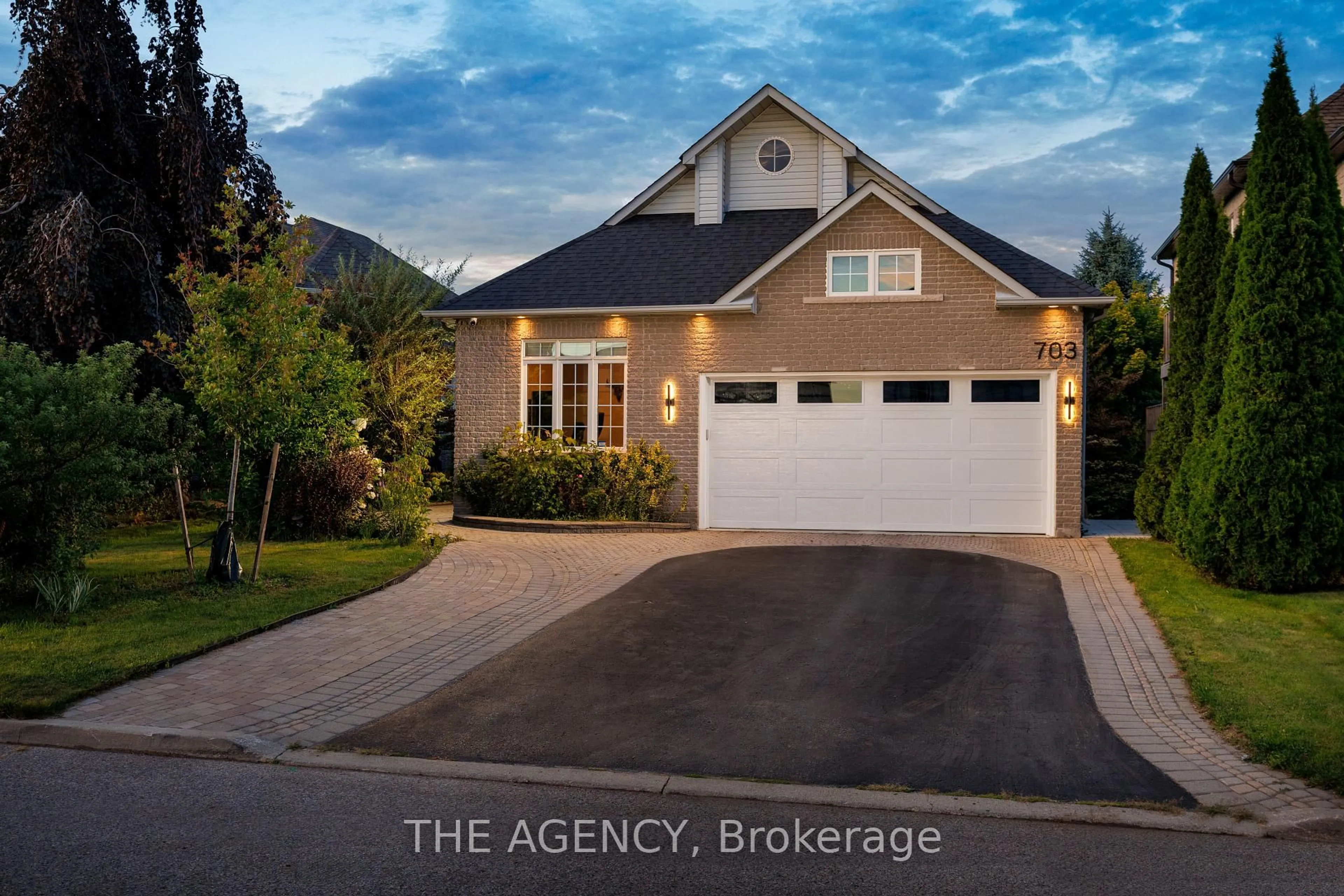 Unknown for 703 Madeline Hts, Newmarket Ontario L3X 2J6