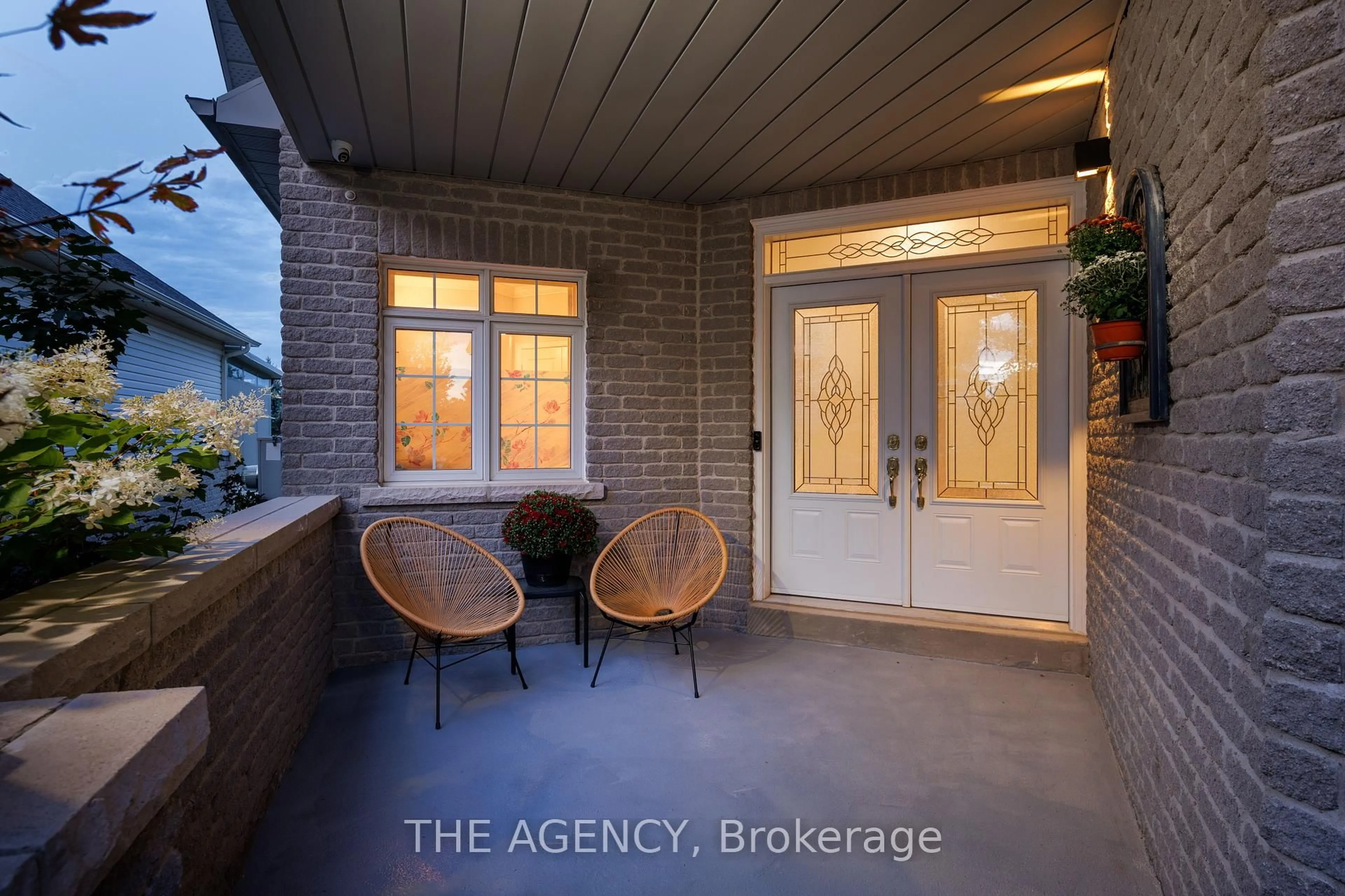 Indoor entryway for 703 Madeline Hts, Newmarket Ontario L3X 2J6
