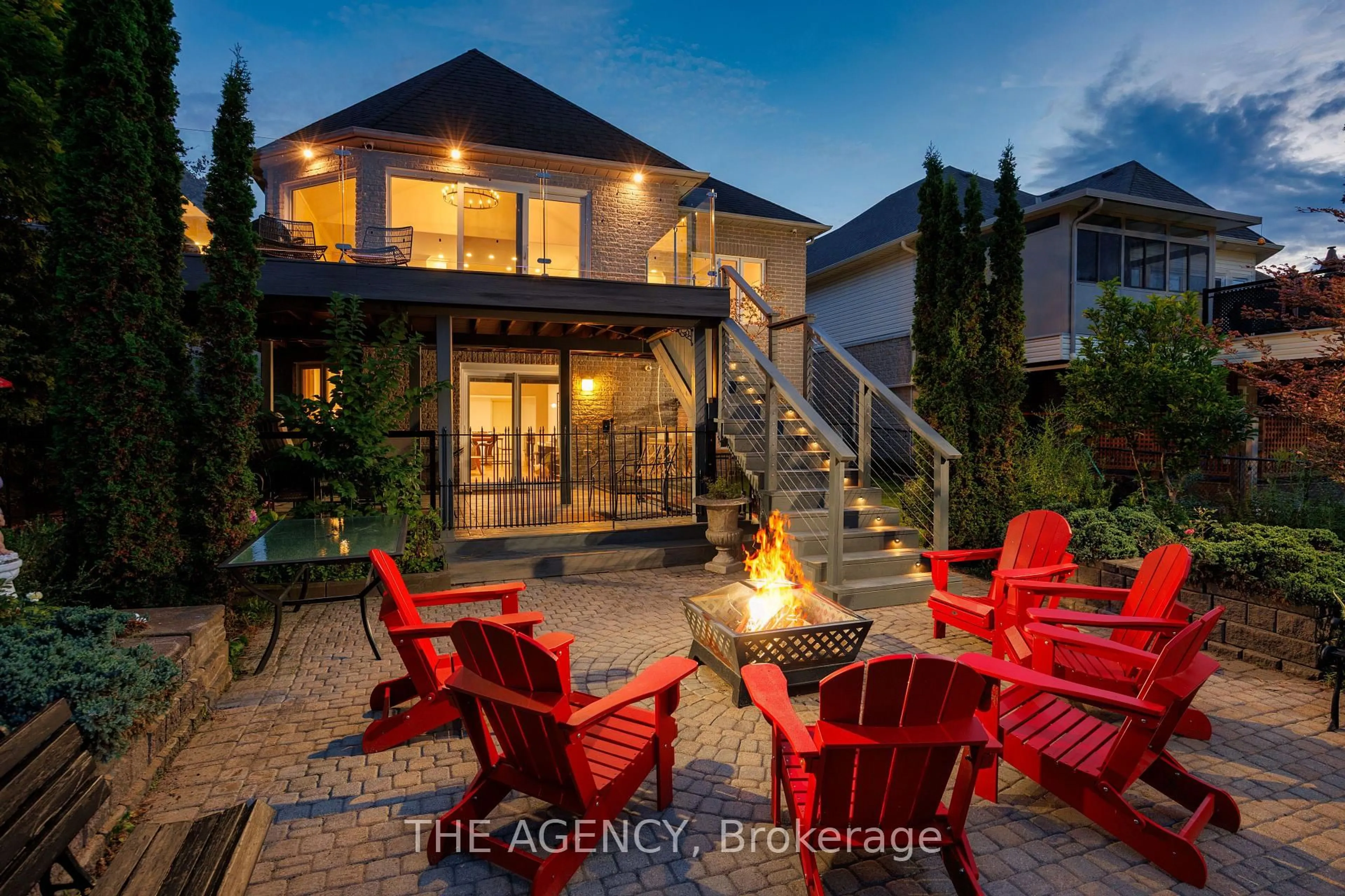Patio, street for 703 Madeline Hts, Newmarket Ontario L3X 2J6