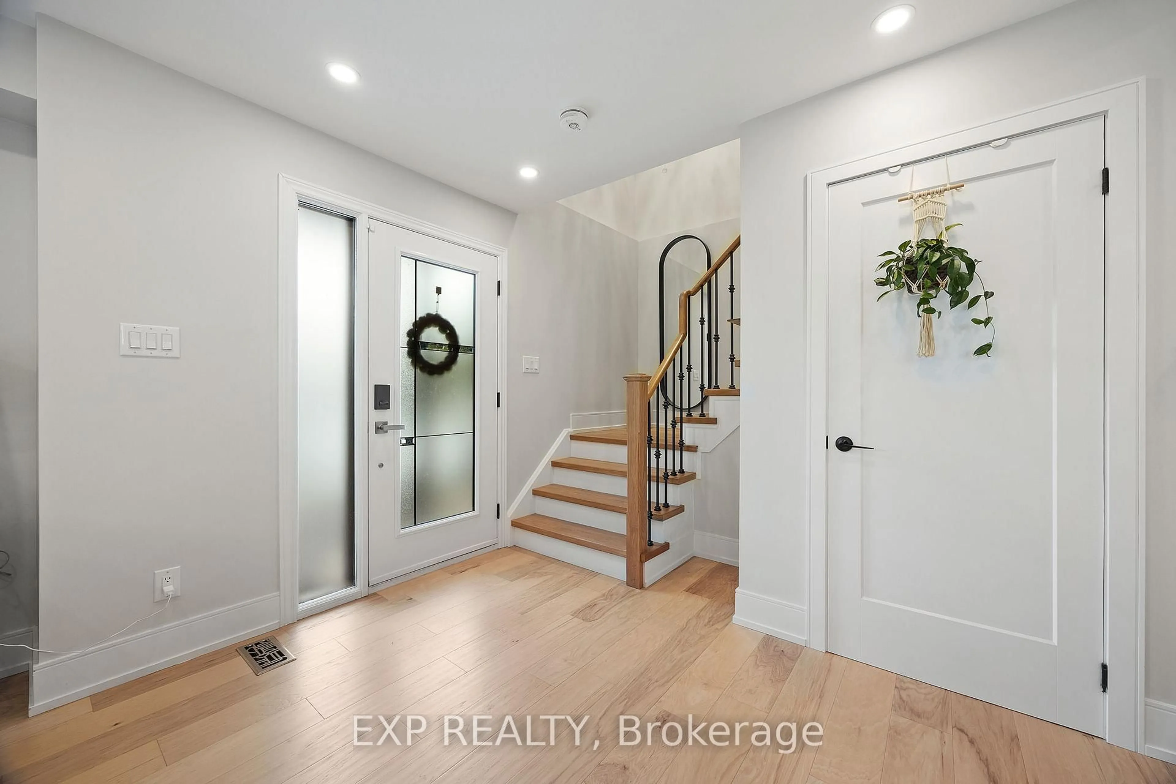 Indoor entryway for 12333 Ninth Line, Whitchurch-Stouffville Ontario L4A 1C2