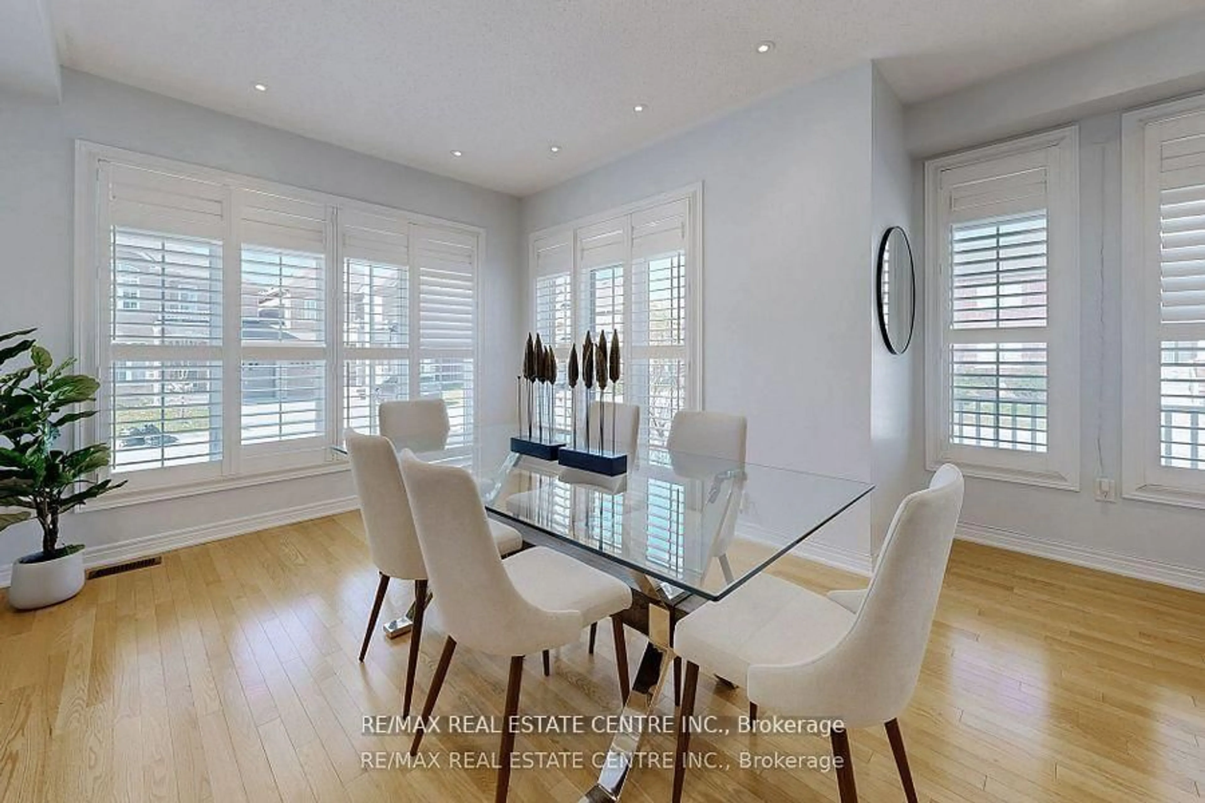Dining room, wood/laminate floor for 84 Betony Dr, Richmond Hill Ontario L4E 3N2